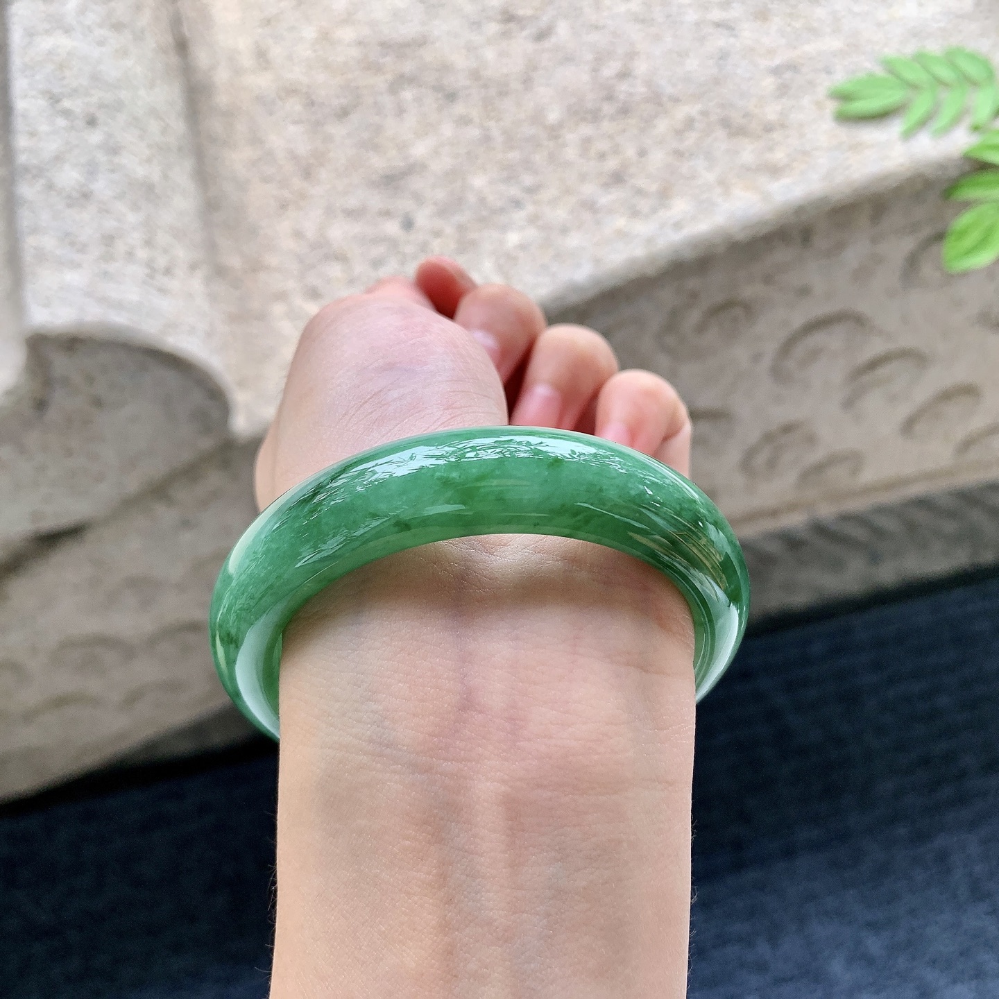 正圈54 55 圈口55/13.6/8.2 编码Q5090835 细糯辣绿，水润，种老，细腻，无裂