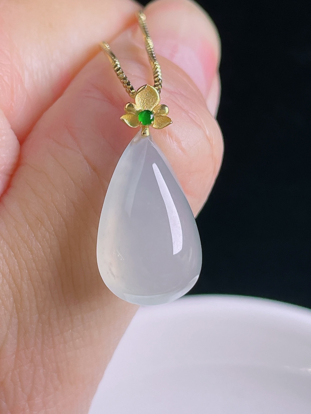 ️水滴，18k镶嵌，老种起光，细底通透，尺寸：24.6裸石20.4/12.4/7.4mm0917