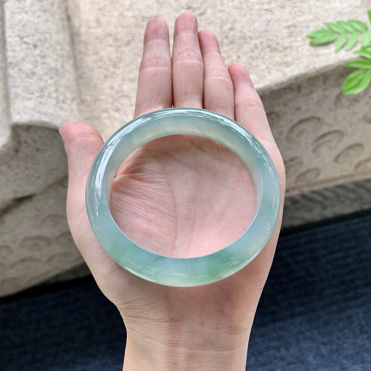 正圈56 57 圈口57.2/13/8 编码Q5090722 糯冰飘绿，水润，种老，细腻，无裂