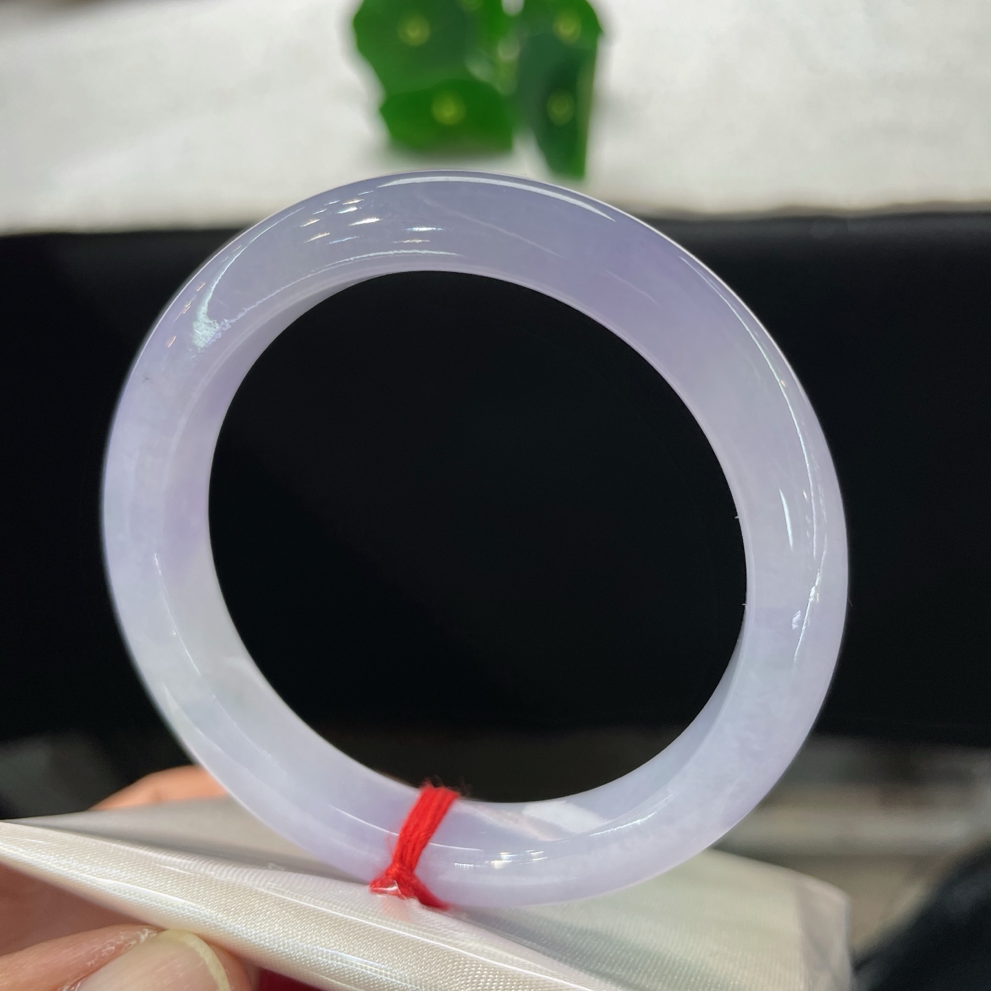 天然翡翠手镯 圈口50/9.6/7.9，冰紫正圈，50/51可戴，浅烟紫漫过玉镯，清浅朦胧，无裂