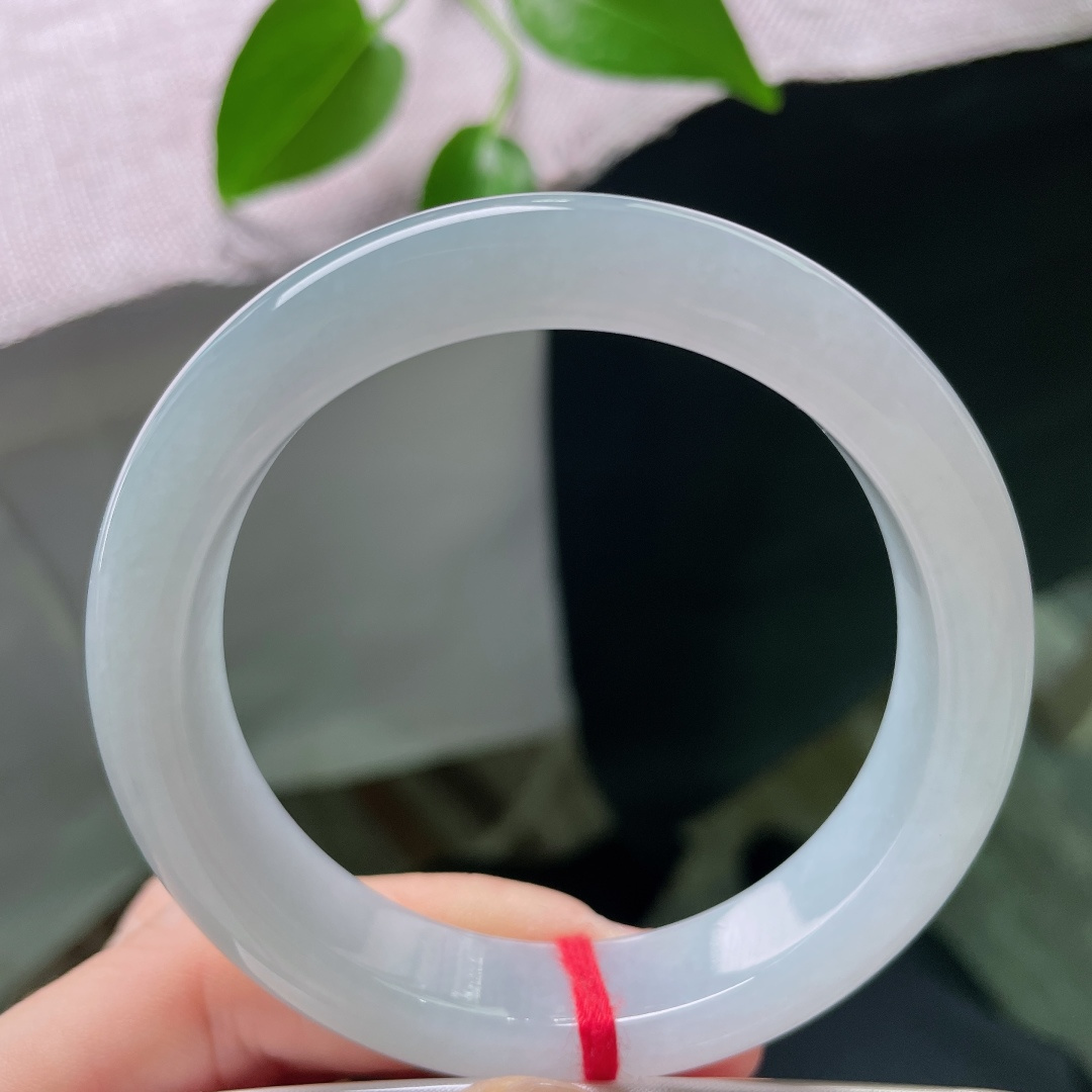 55.2/12.6/8.6，蓝底正圈，晶体纹，浅晴玉色缓缓铺展，胶感内敛，简约百搭，日常佩戴不挑穿搭