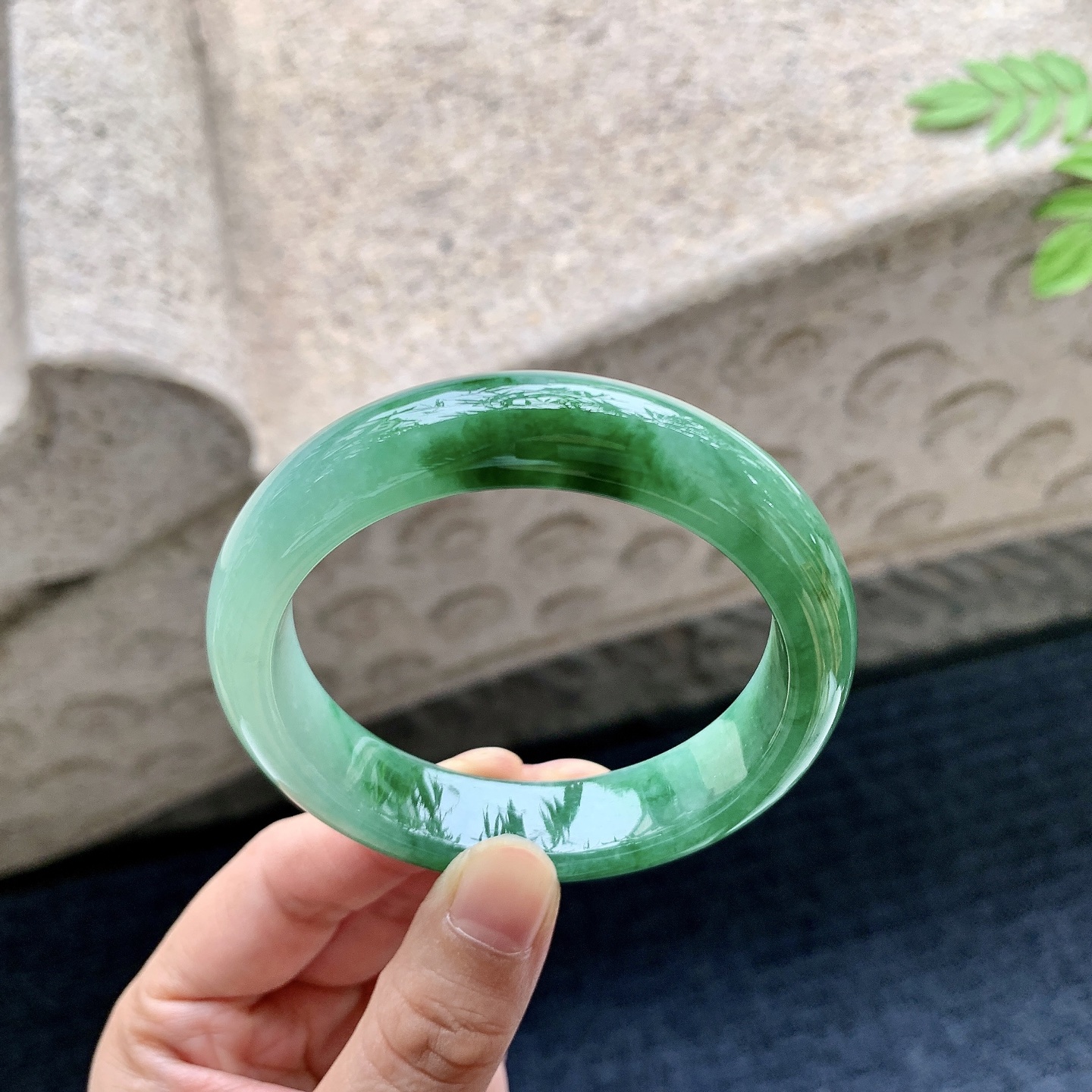 正圈54 55 圈口55/13.6/8.2 编码Q5090835 细糯辣绿，水润，种老，细腻，无裂