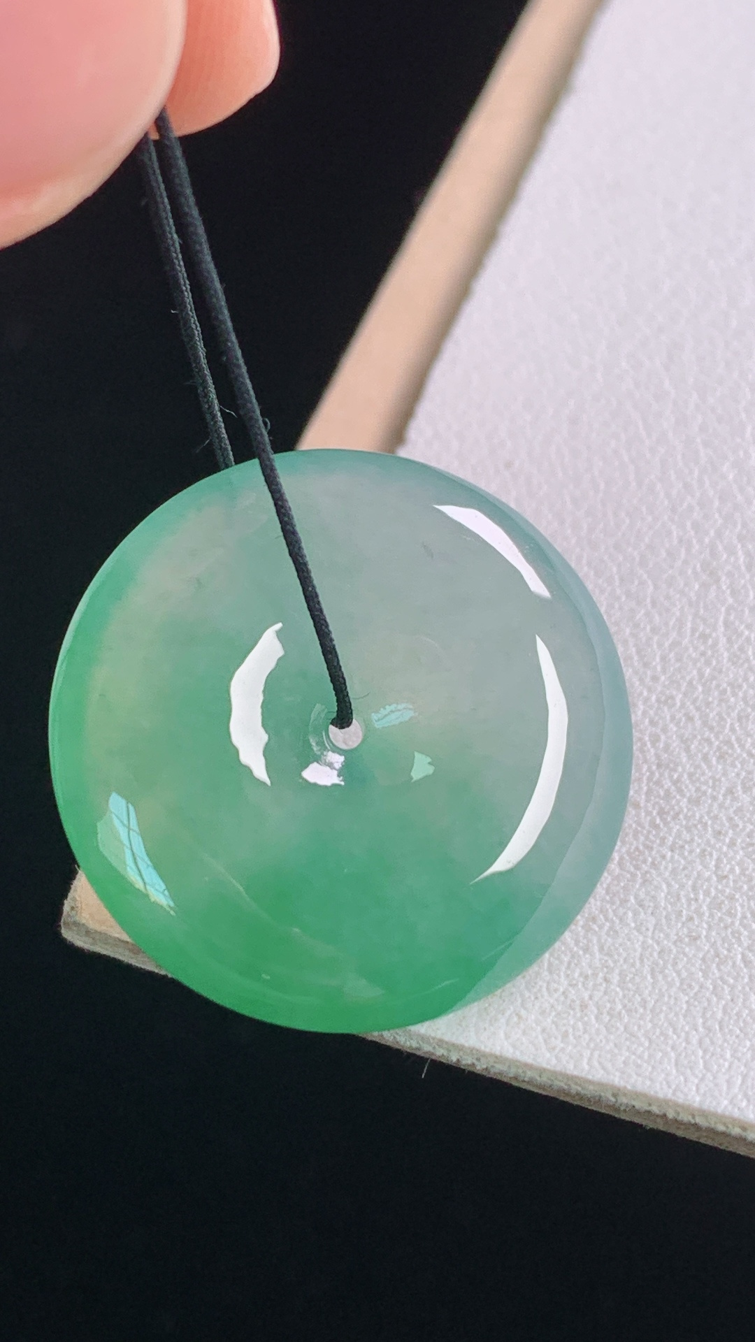 冰晴平安扣 种色俱佳，胶感十足，无裂，尺寸:24.9-6.0mm 14