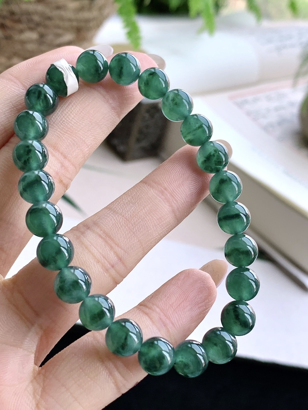 【珠子】️冰种飘花手链晴绿圆珠子手链 【说明】性比高 【尺寸】7.7mm 【重量】20克