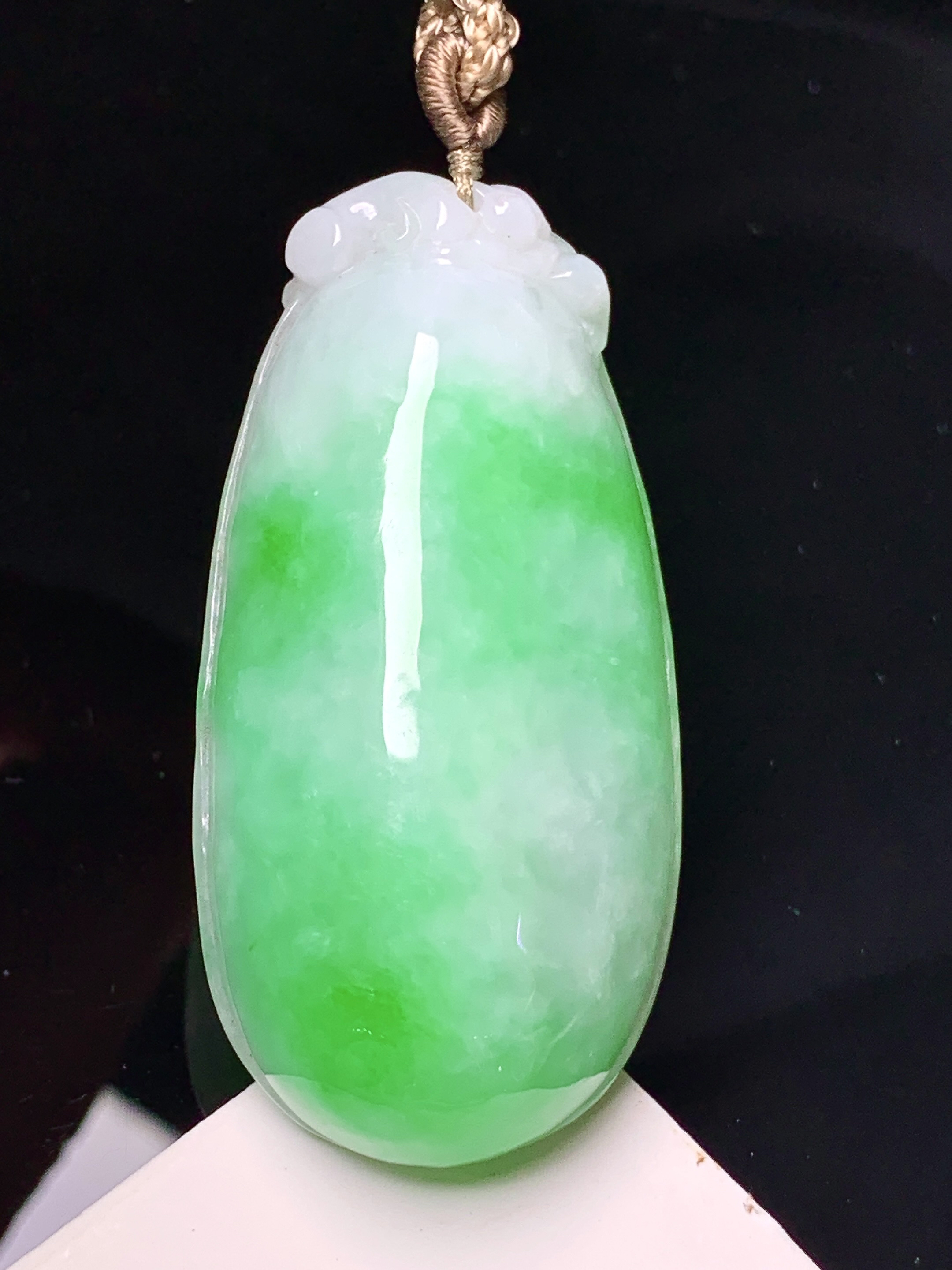 阳绿福瓜吊坠 玉质细腻 色泽艳丽清新 水润亮眼 整体尺寸45.5*23*11.5 a5
