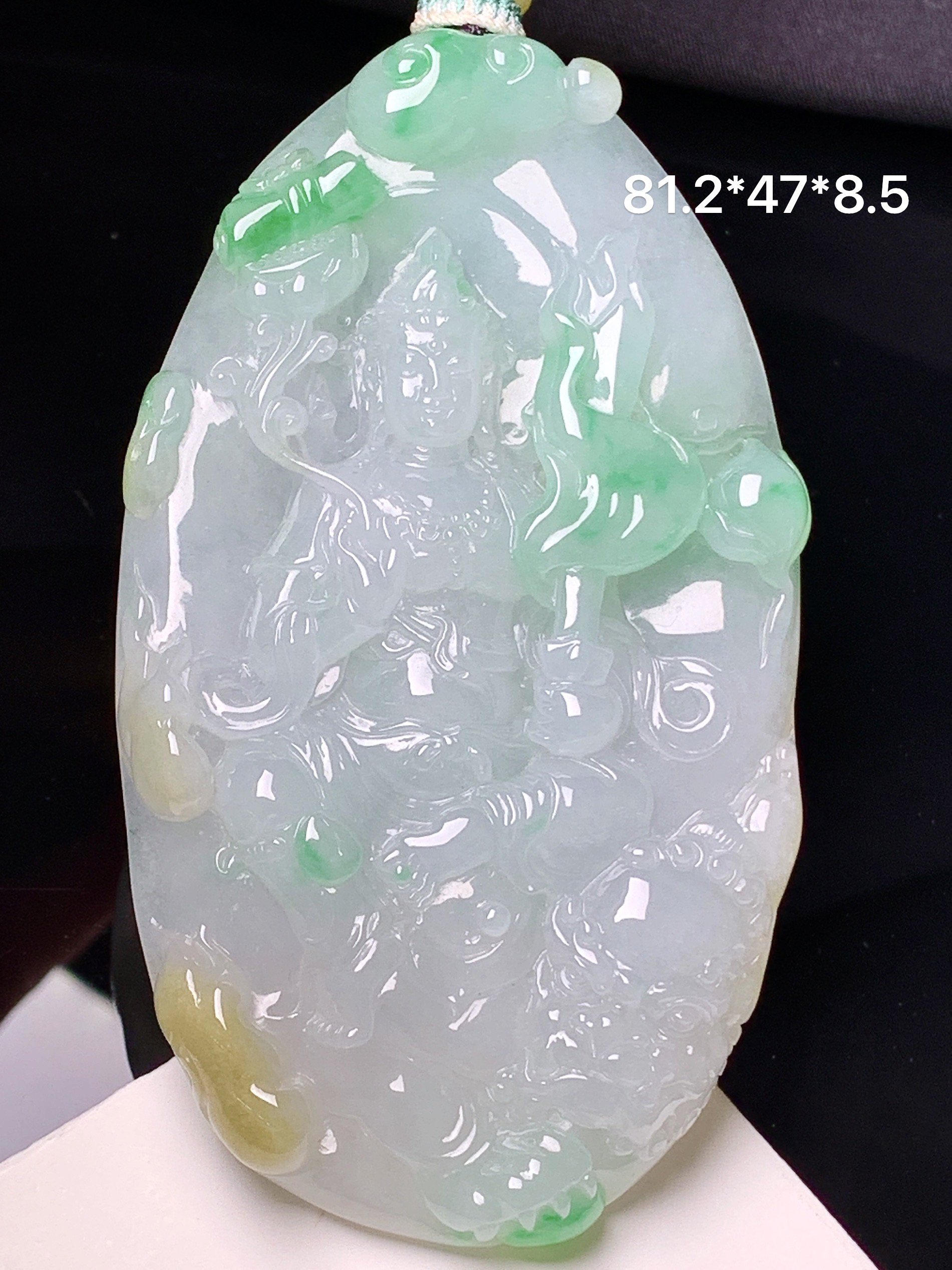 飘花观音菩萨吊坠 玉质细腻 色泽艳丽清新 水润亮眼 整体尺寸81.2*47*8.5 a5