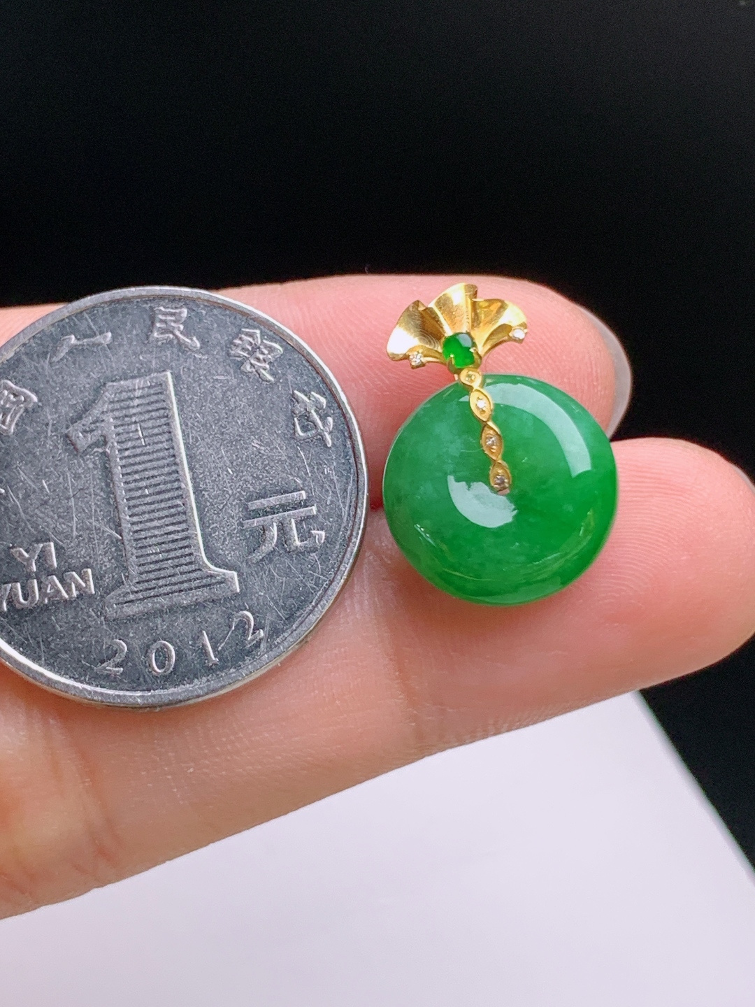 ️ 阳绿平安扣吊坠，浓郁正阳，银杏扣头，大气耐看 裸石13.2-5.5 整体18.5 42