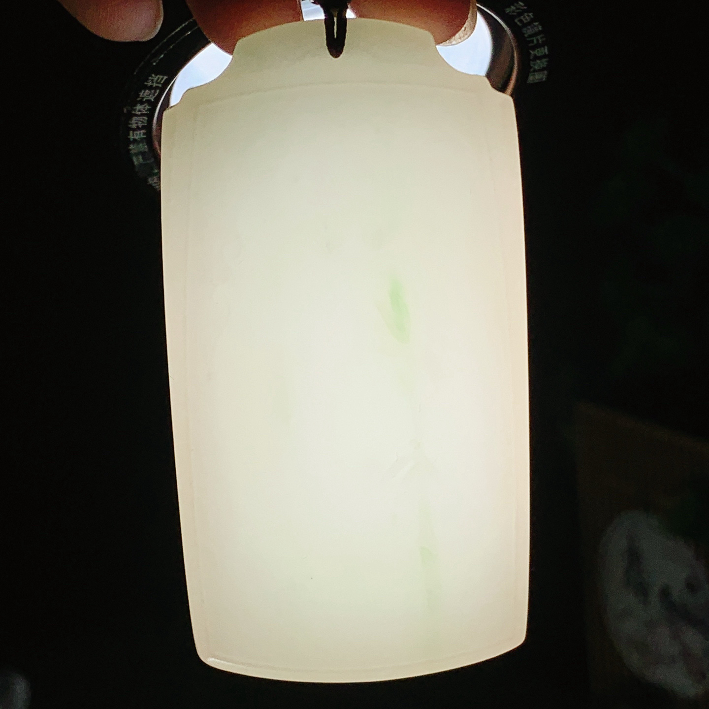 新疆和田玉翠青羊脂白马到成功马挂件！尺寸70/37/11重80.3克。玉质细腻油润。手推出油。佩戴高端典雅。lt260916