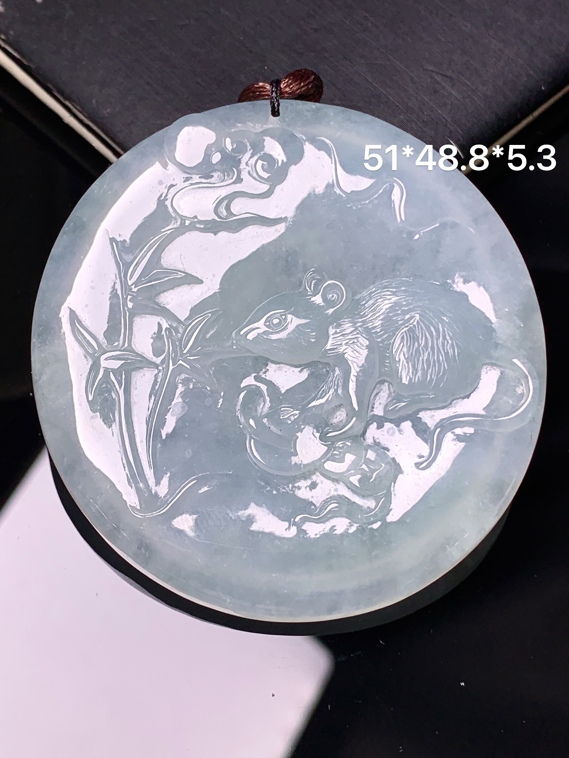 生肖鼠吊坠 玉质细腻 色泽艳丽清新 水润亮眼 整体尺寸51*48.8*5.3 b2