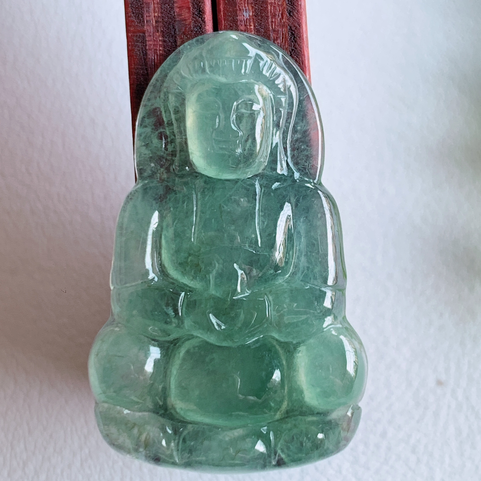 冰润精雕观音吊坠，法相端庄大气，工艺精湛，种色浓郁，细腻饱满冰润，种老水足，收藏佳品，佩戴大气  W
