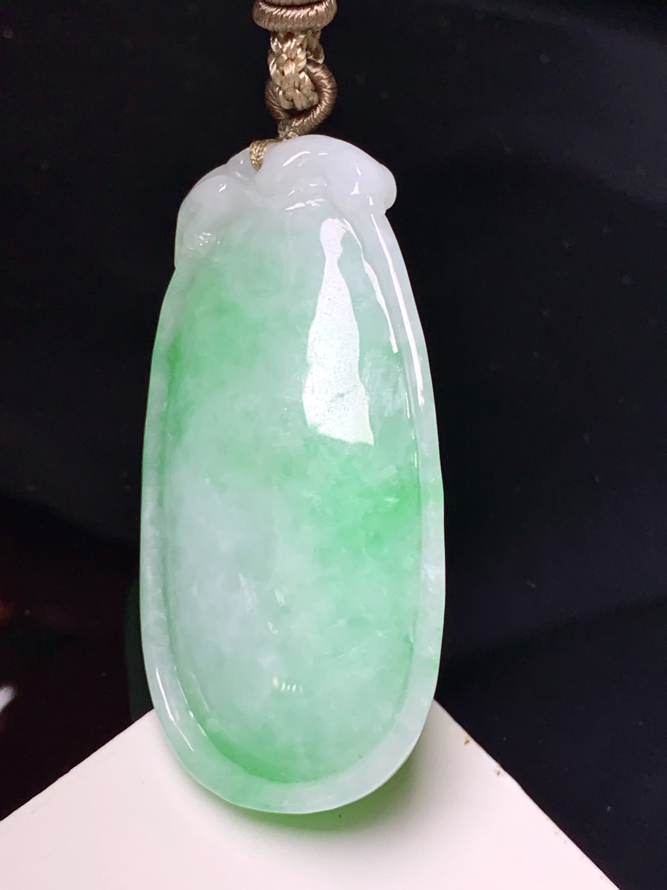 阳绿福瓜吊坠 玉质细腻 色泽艳丽清新 水润亮眼 整体尺寸45.5*23*11.5 a5
