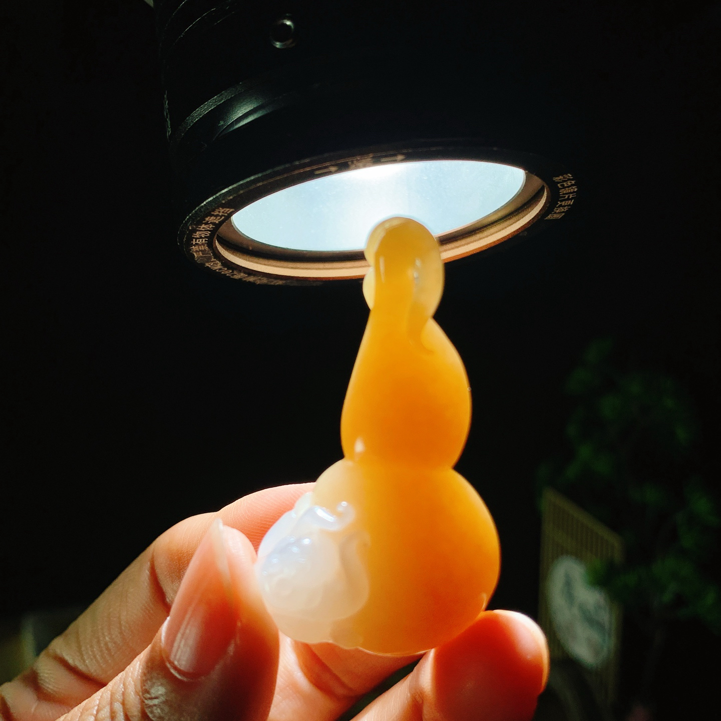 新疆且末糖白葫芦挂件！尺寸47/26/14重17克。玉质细腻油润。手推出油。佩戴高端典雅。lt260916