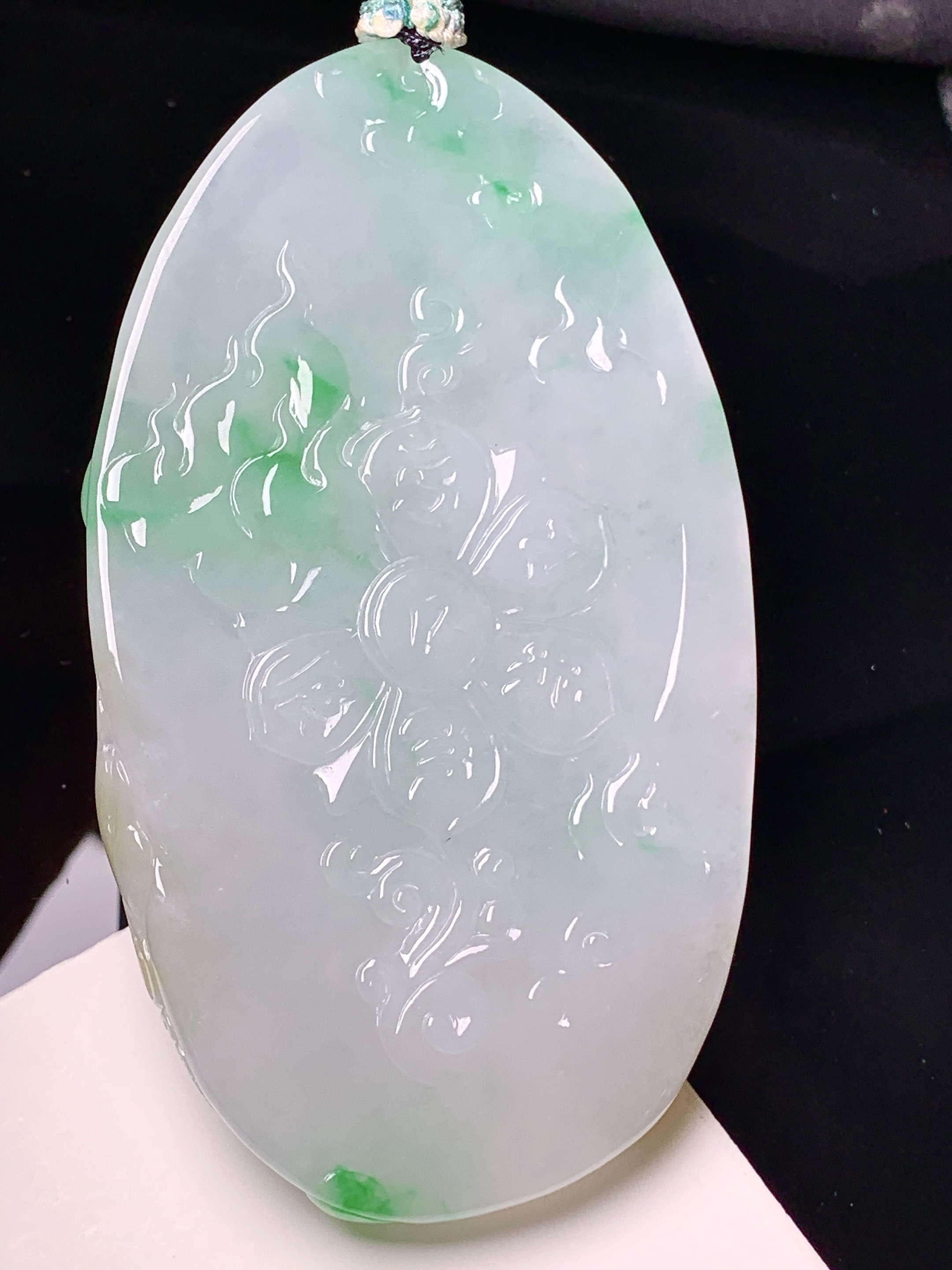 飘花观音菩萨吊坠 玉质细腻 色泽艳丽清新 水润亮眼 整体尺寸81.2*47*8.5 a5