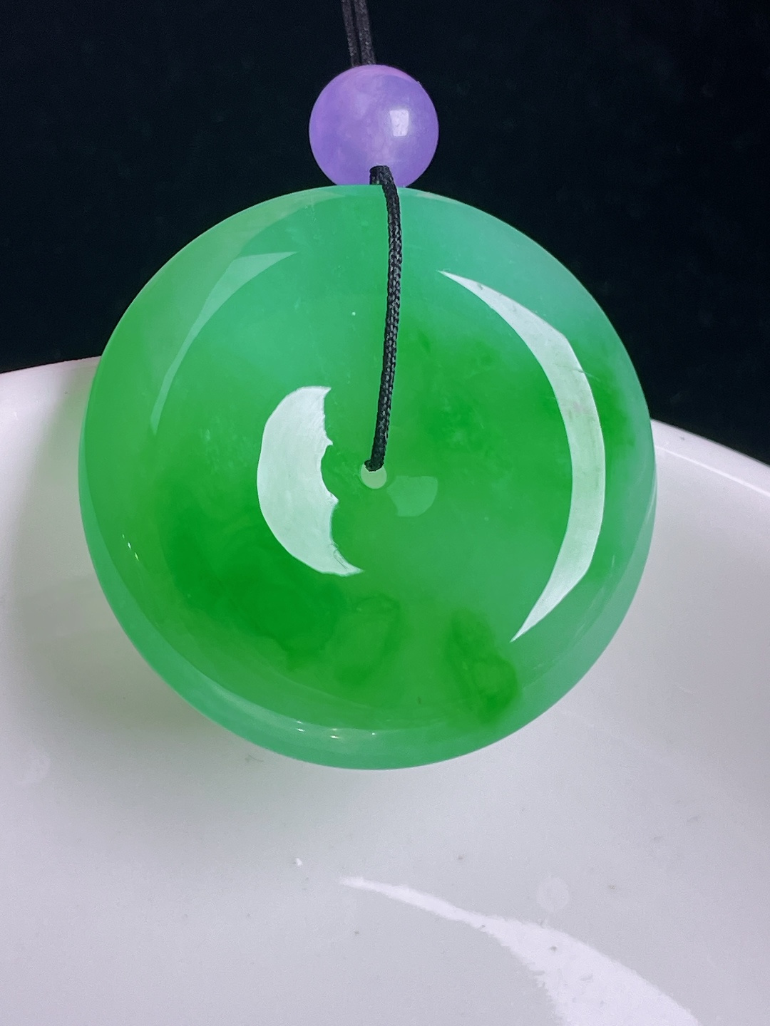 ️辣绿平安扣，老种起光，细底通透，尺寸：28.5/6.3mm0917