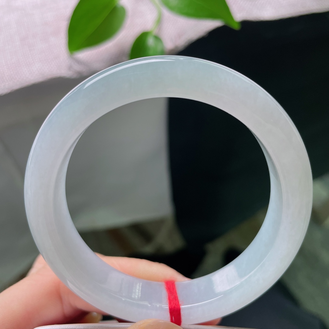 55.2/12.6/8.6，蓝底正圈，晶体纹，浅晴玉色缓缓铺展，胶感内敛，简约百搭，日常佩戴不挑穿搭。ss58727a