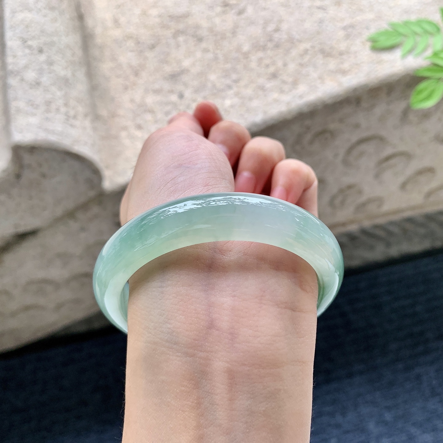 正圈56 57 圈口57.2/13/8 编码Q5090722 糯冰飘绿，水润，种老，细腻，无裂