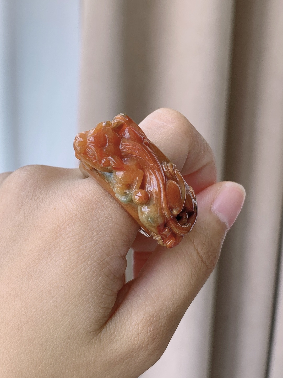 【裸石】冰红翡貔貅戒圈扳指 【说明】缅甸 性比高 立体 超厚 【尺寸】17.7-18.3 【圈口】23号 【重量】41.4克