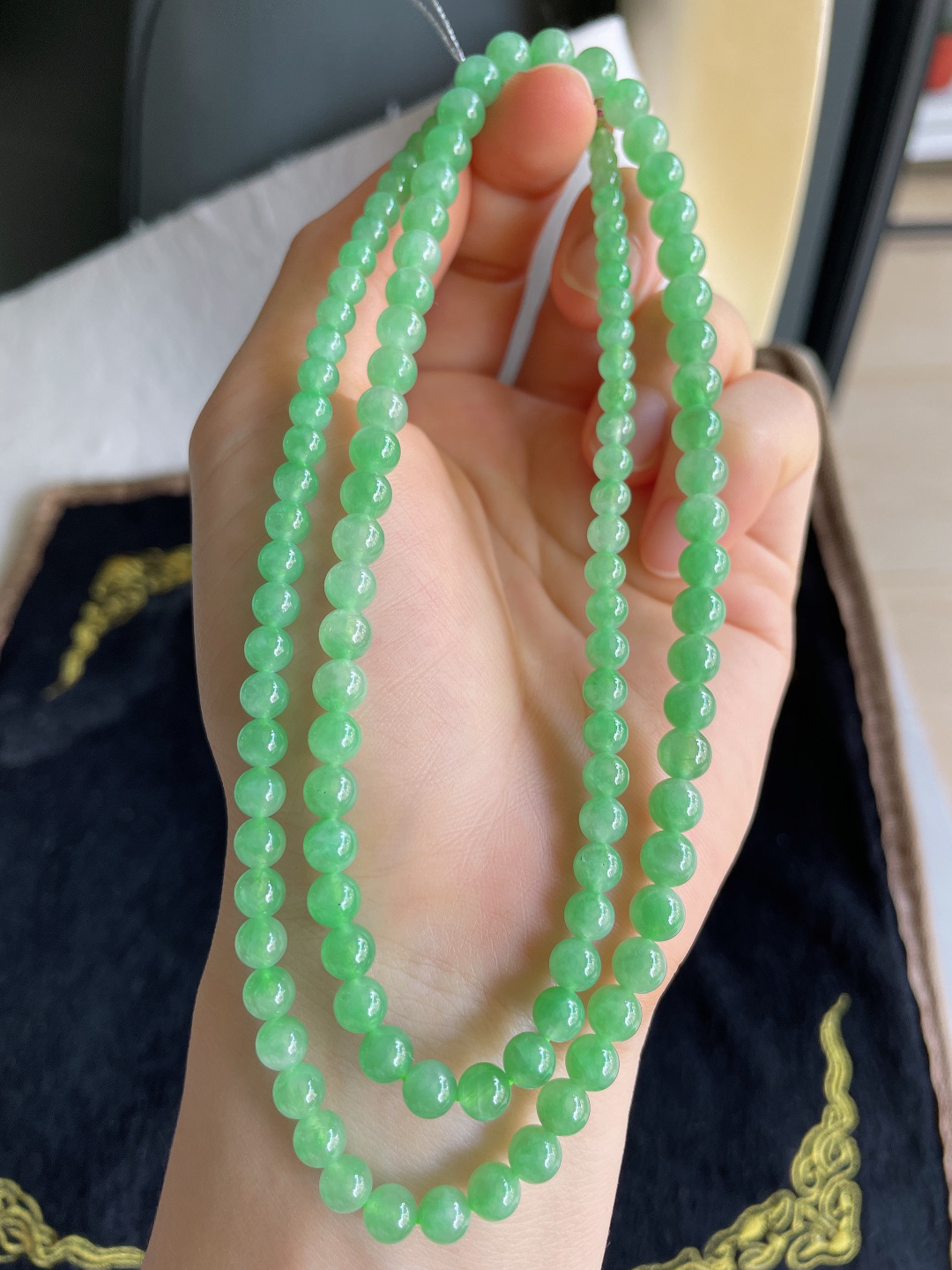 ️，缅甸天然翡翠A货，冰满绿项链，尺寸：4.8-6.2mm114颗。【编2403】