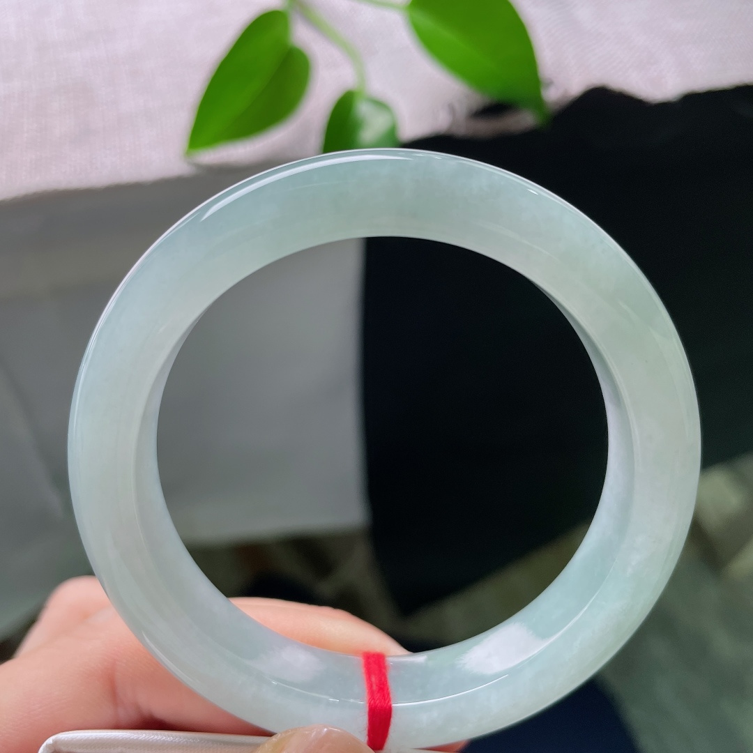 54.3/11.4/8.7，蓝底正圈，内晶体线，淡雅晴水底干净纯粹，种水通透，色调沉静柔和，上手温婉大方。ss59080a
