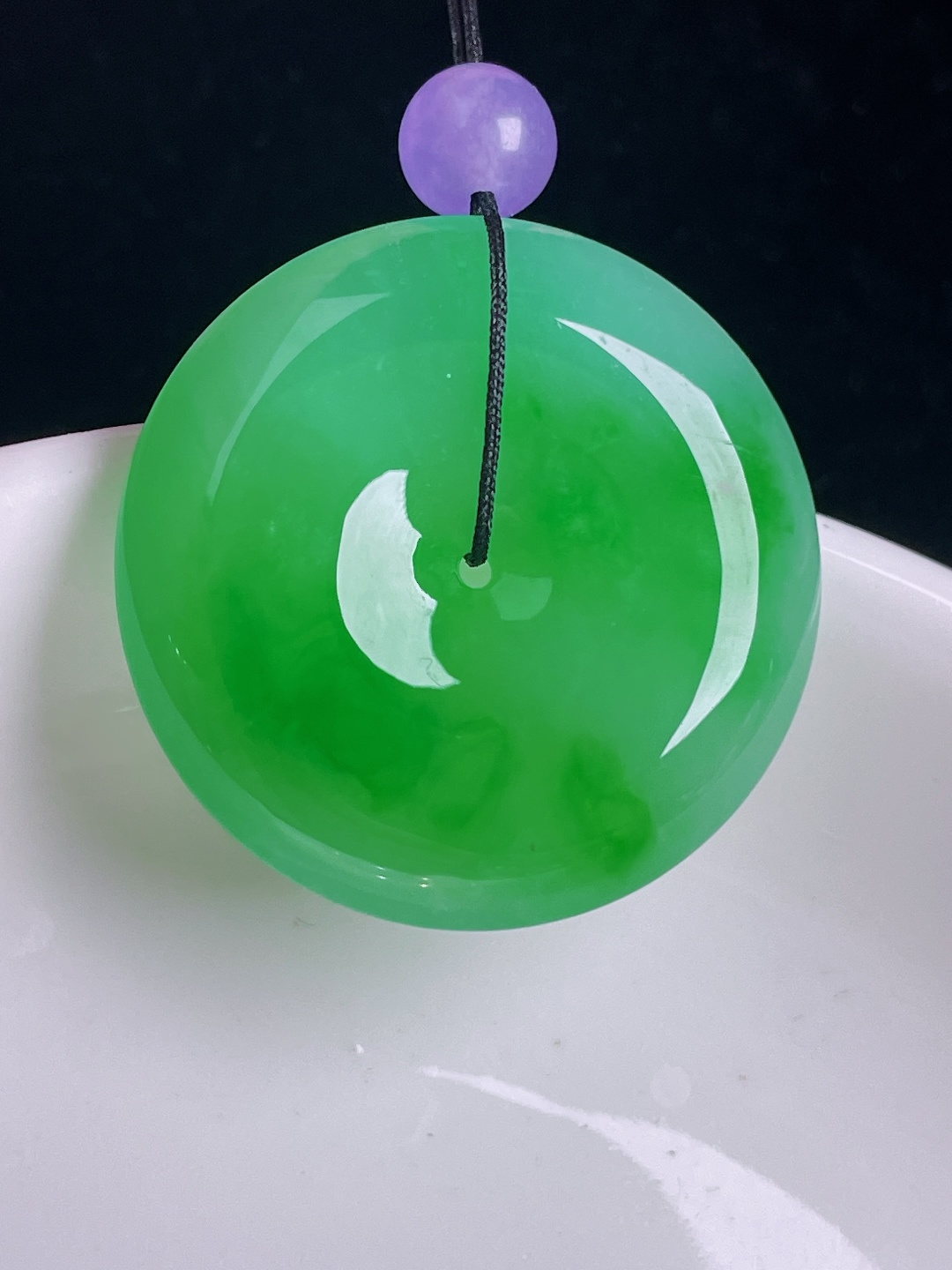 ️辣绿平安扣，老种起光，细底通透，尺寸：28.5/6.3mm0917
