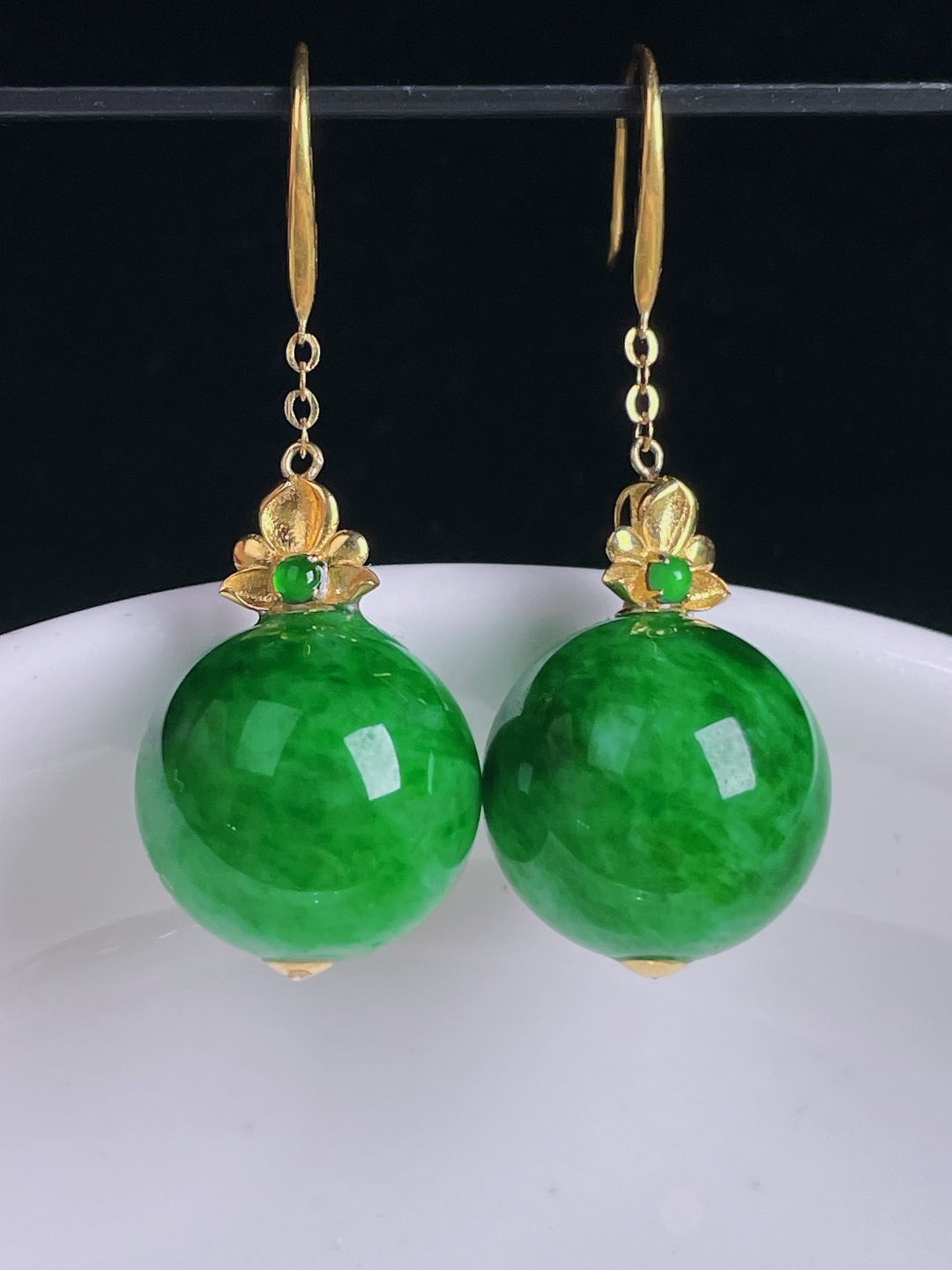 辣绿耳坠，18k镶嵌，老种起光，细底通透，尺寸：裸石12.6mm0917