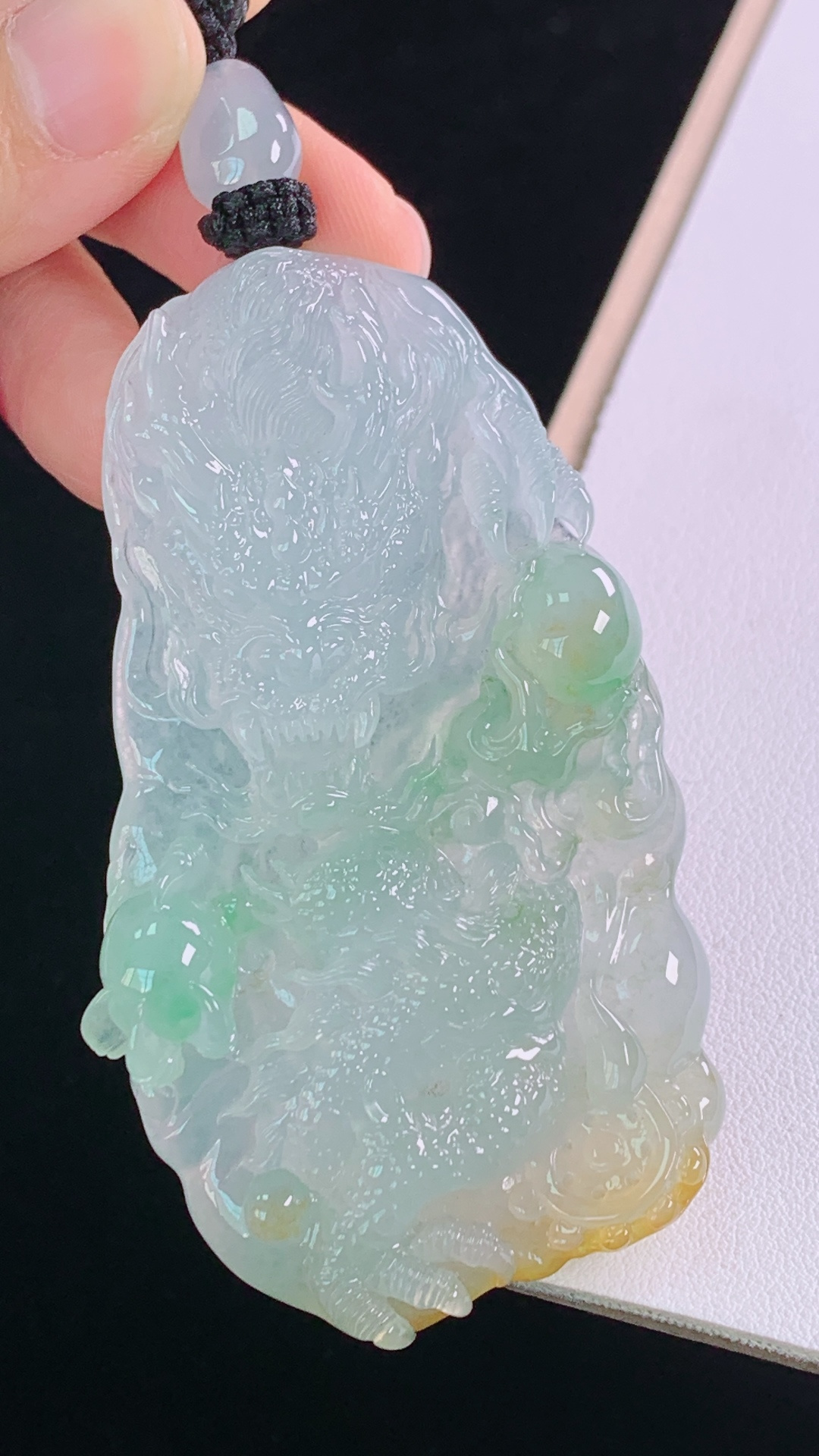 ️高品质 三彩龙/凤 色泽清新，雕工精湛，霸气，无裂 尺寸:73.5-42.9-11.1mm 14