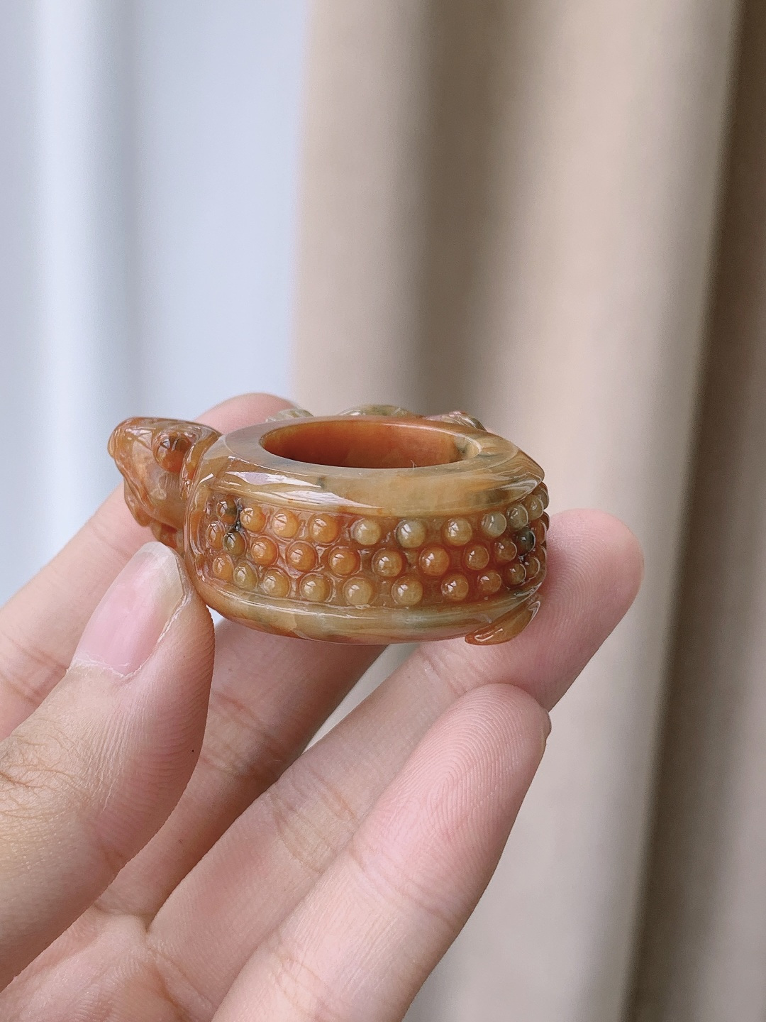 【裸石】冰红翡貔貅戒圈扳指 【说明】缅甸 性比高 立体 超厚 【尺寸】17.7-18.3 【圈口】23号 【重量】41.4克