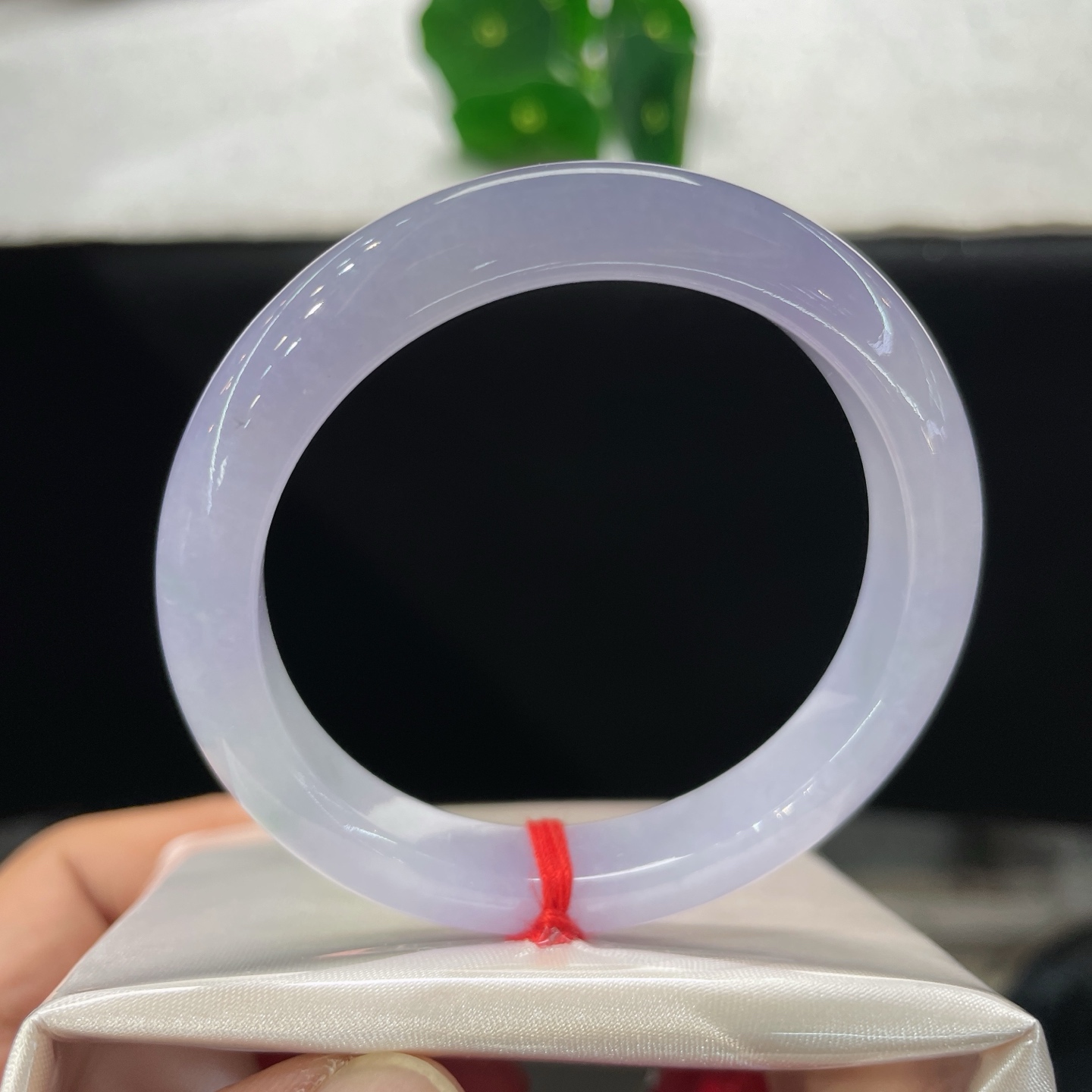 天然翡翠手镯 圈口50/9.6/7.9，冰紫正圈，50/51可戴，浅烟紫漫过玉镯，清浅朦胧，无裂