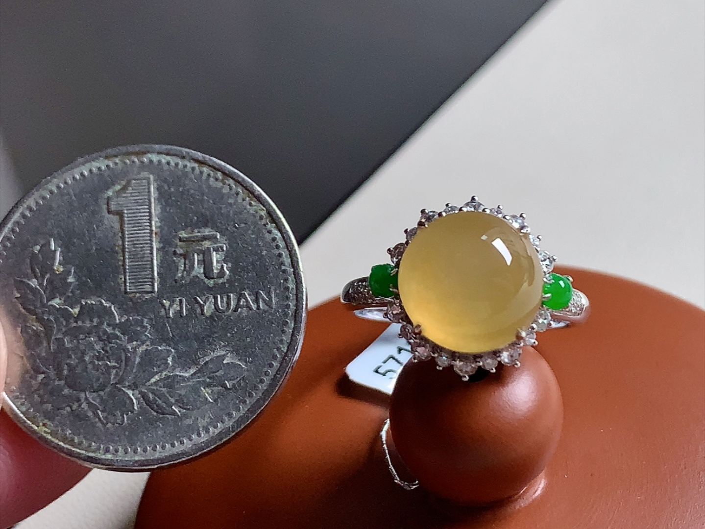 ️ 冰种黄翡蛋面戒指 18K，色泽金黄漂亮，起光感，无裂尺寸14.2*13*11、10、圈口13