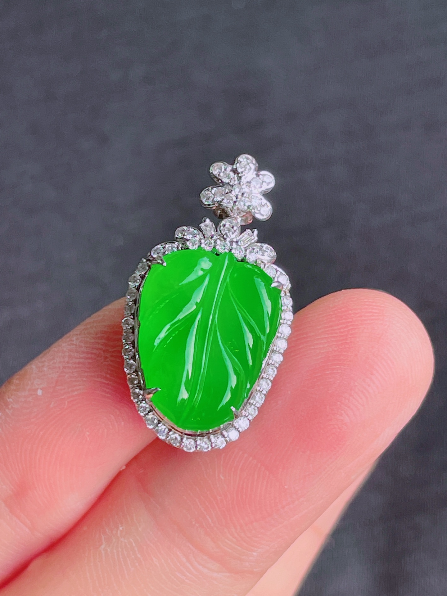 ️高冰绿树叶吊坠，晶莹剔透，新颖时尚，珠光宝气，15-12-3