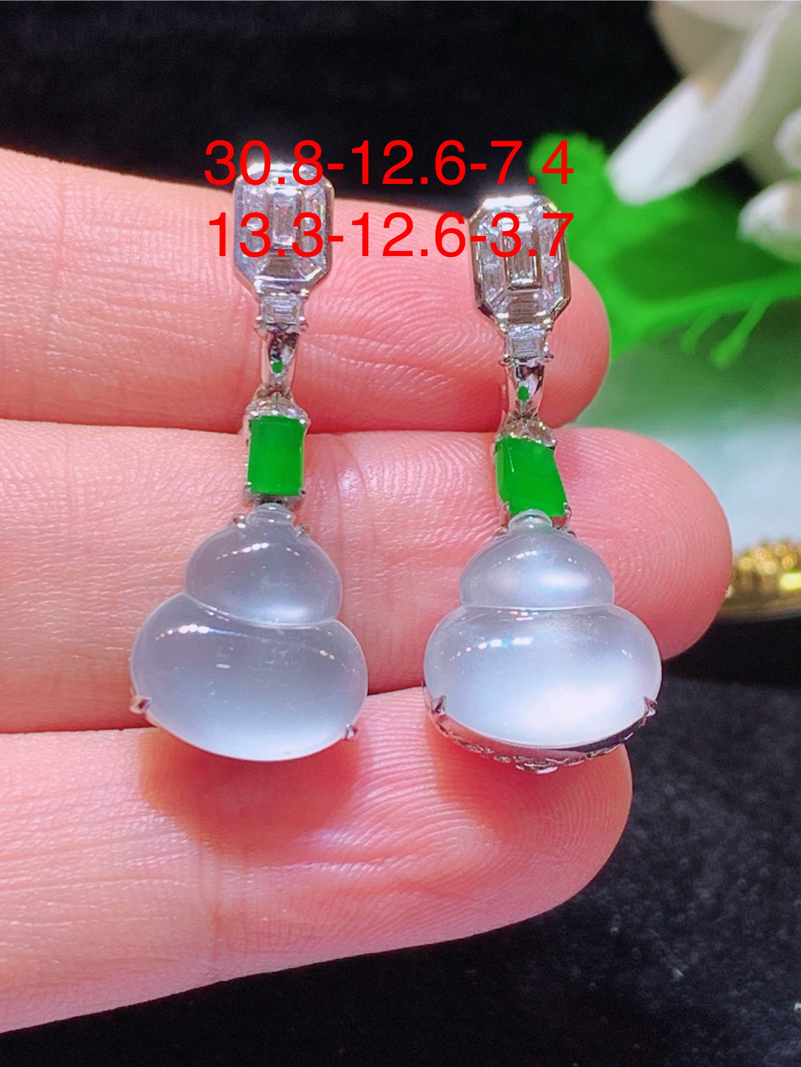 ️翡翠A货 玻璃种葫芦耳环 18k金镶嵌，冰润细腻，佩戴效果出众，30.8-12.6-7.4