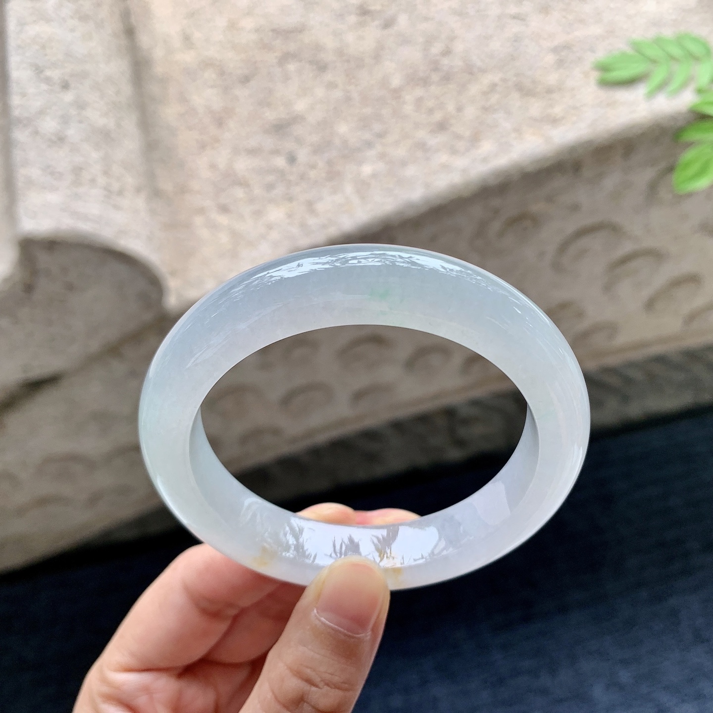 正圈54 55 圈口55.4/12/9 编码WW090834 糯冰飘绿，水润，种老，细腻，打灯有棉线