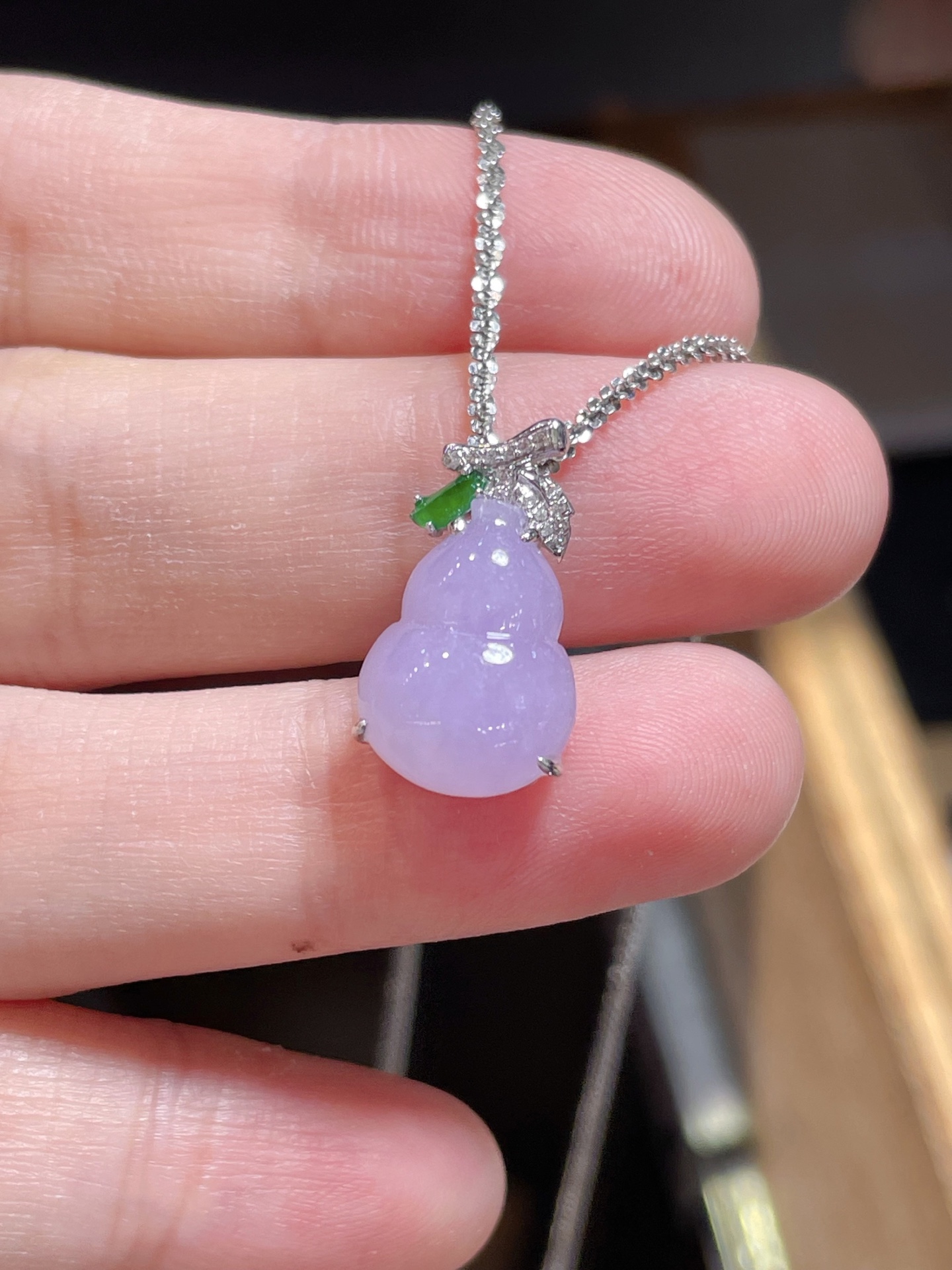 ️性比推荐 翡翠冰底葫芦吊坠 料子饱满细腻，种水杆杆的好，看的润润的 18k真金镶嵌，14-10.4-3.9