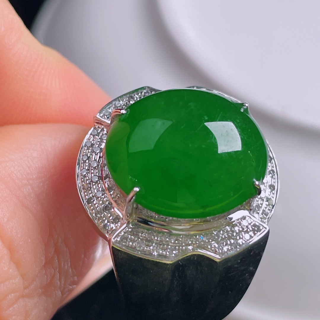 ️冰绿戒指，18k镶嵌，老种起光，细底通透，尺寸：裸石15/13.2/5mm0917