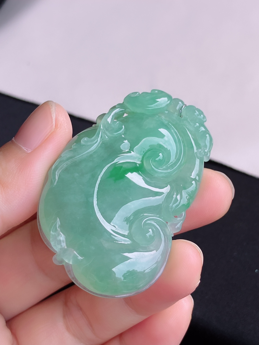 ️，冰飘绿大如意，晶莹剔透，花色清爽，尺寸53.5/34.6/7.6/自然光实拍