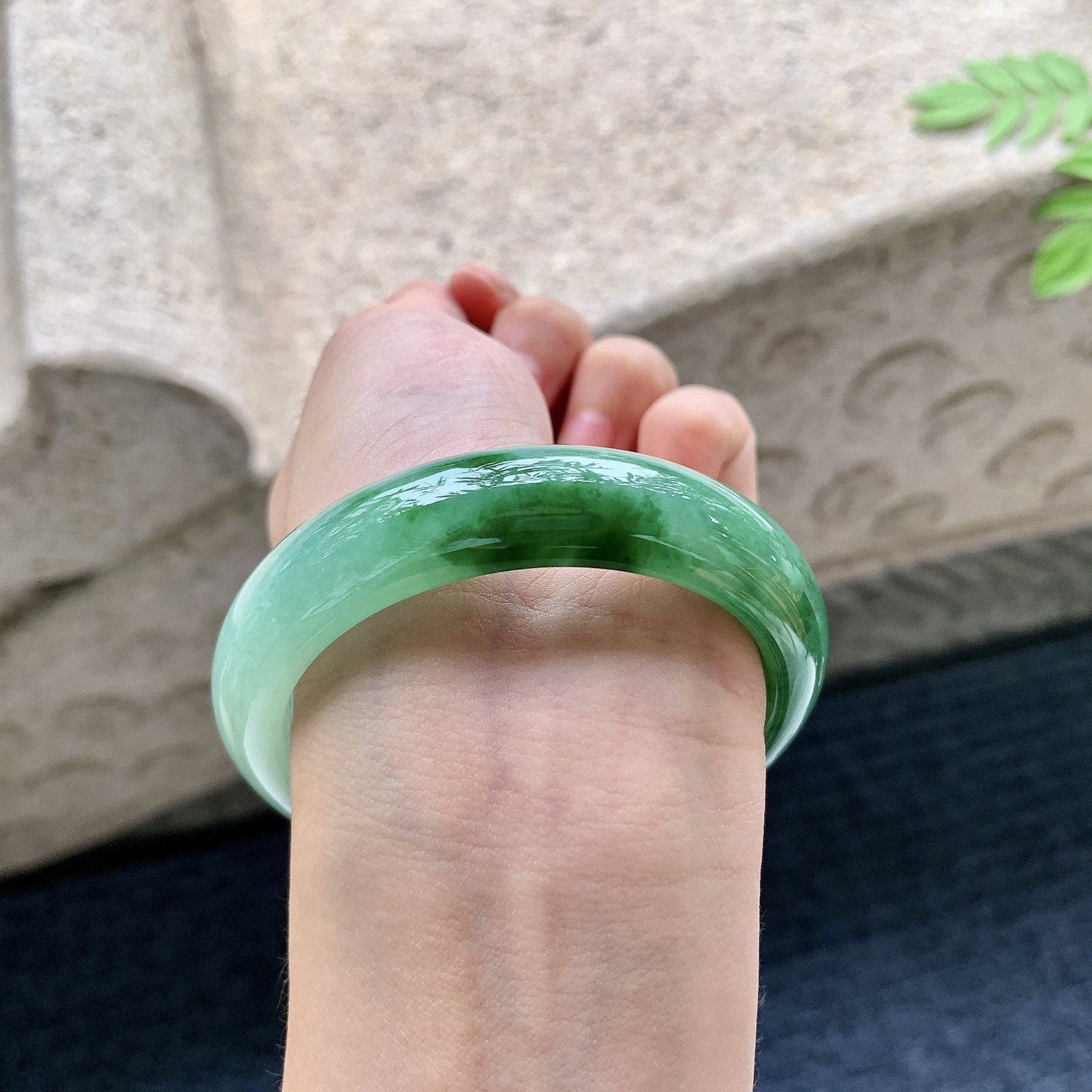 正圈54 55 圈口55/13.6/8.2 编码Q5090835 细糯辣绿，水润，种老，细腻，无裂