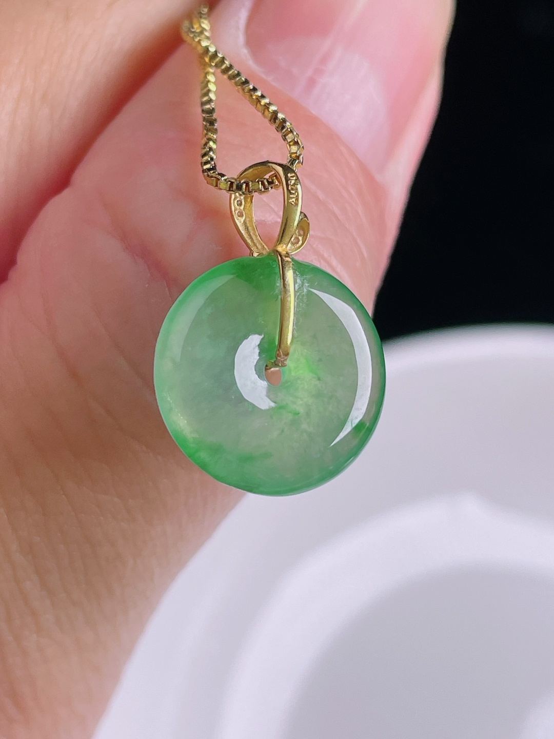 冰绿平安扣，18k镶嵌，老种起光，细底通透，尺寸：19裸石14/3.7mm0917