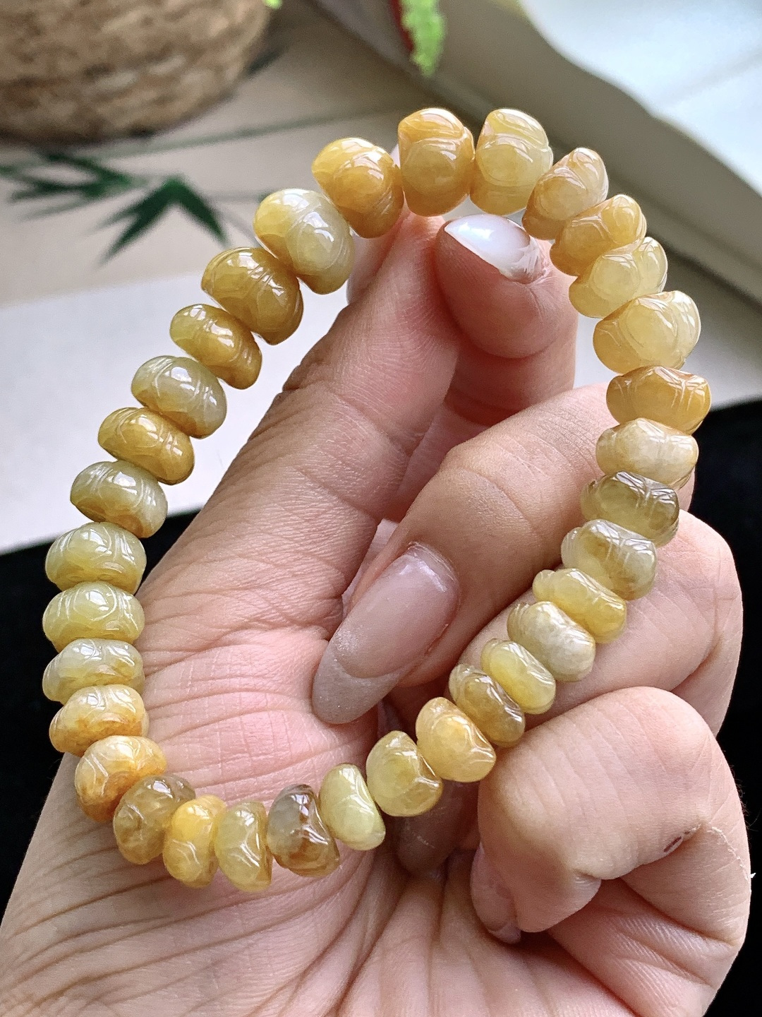 【珠子】️糯冰黄翡手串荷花手串 【说明】缅甸 性比高 【尺寸】9.8-5.2 【重量】36.6克