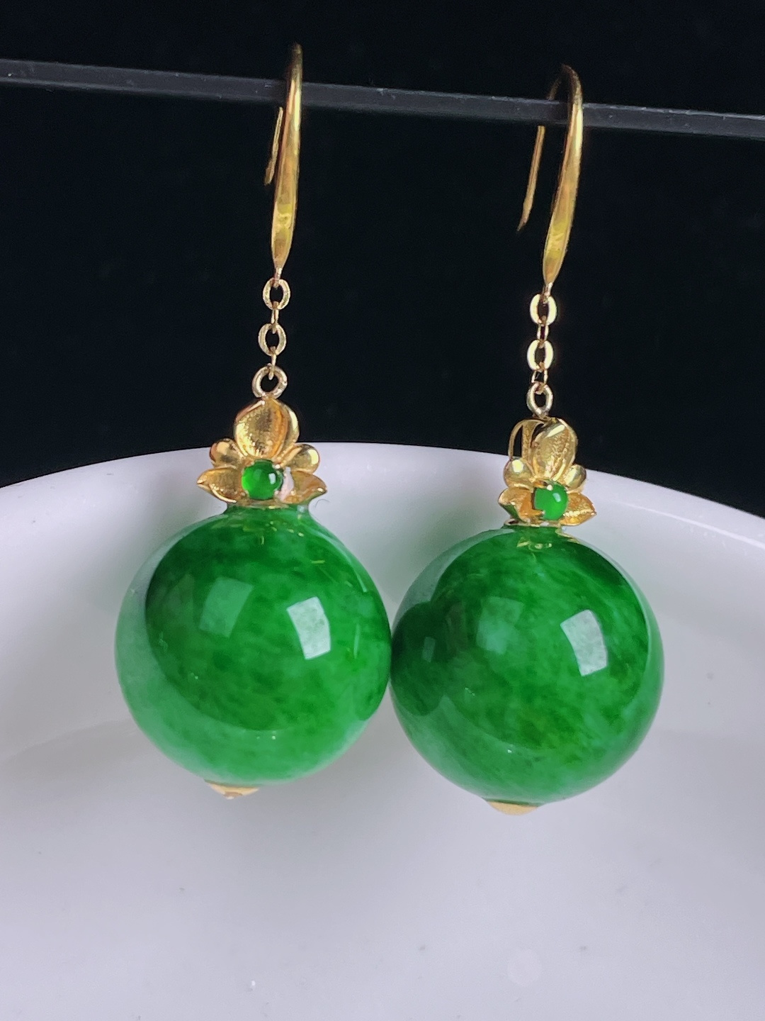 辣绿耳坠，18k镶嵌，老种起光，细底通透，尺寸：裸石12.6mm0917