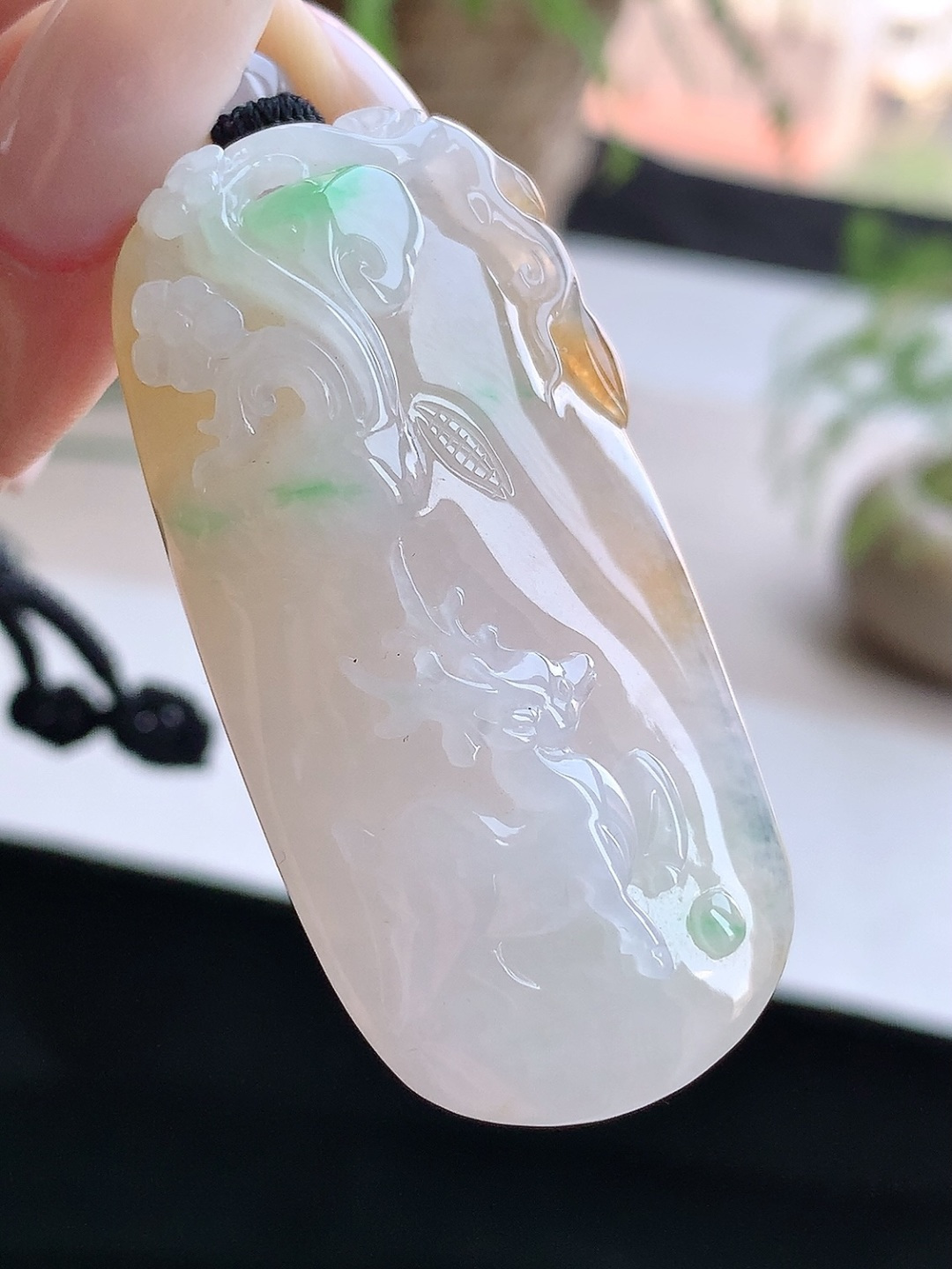 【裸石】️冰飘绿花鹿牌飘黄翡一路有你吊坠 【说明】缅甸 性比高 超厚 飘花 【尺寸】56-27.5-12.2 【重量】31.4克