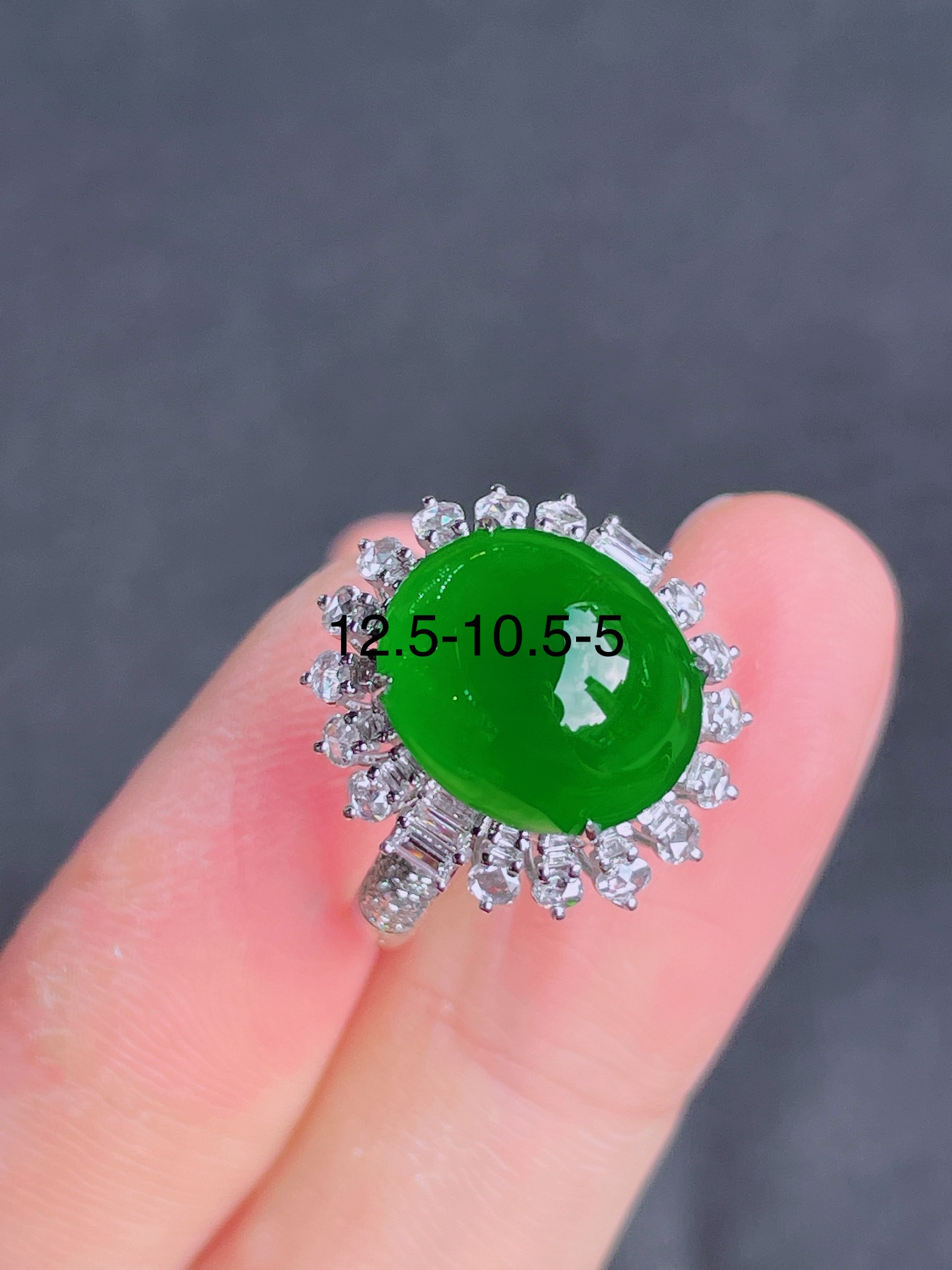 ️高冰绿蛋面戒指 晶莹剔透，新颖时尚，珠光宝气，12.5-10.5-5
