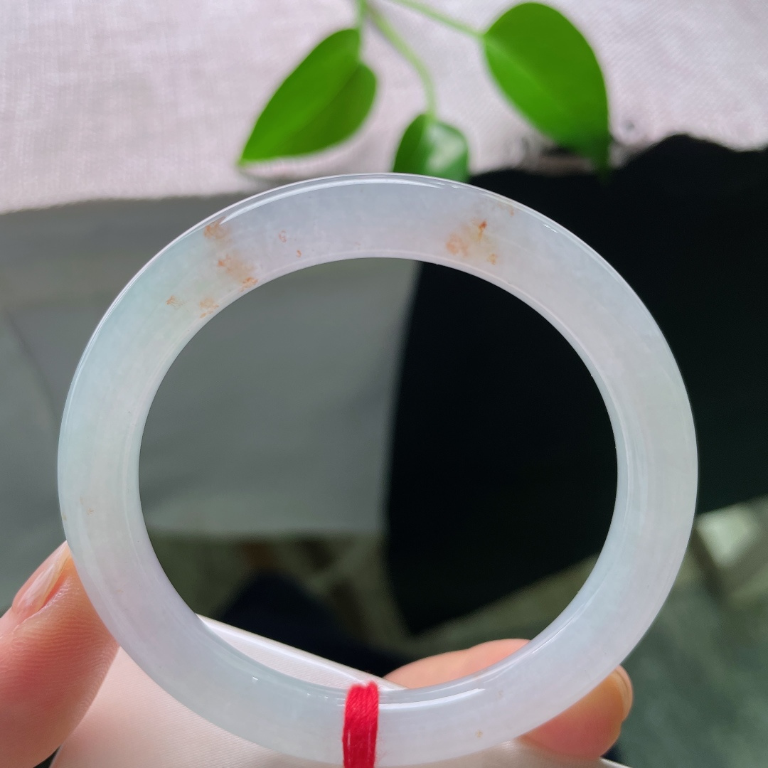 54.1/8.2，蓝底圆条，无裂，洒金，玉质细腻莹润，底色清透素雅，洒金星星点点，天然写意氛围感。ss59062a