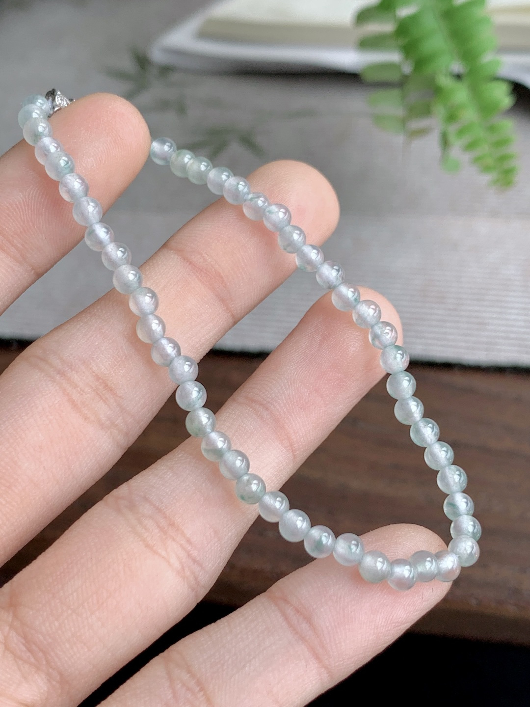 【珠子】白冰飘花手链圆珠子手链 【说明】缅甸 性比高 【尺寸】3.4mm 【重量】4.3克