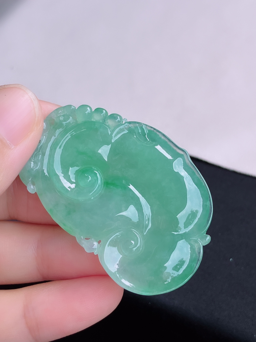 ️，冰飘绿大如意，晶莹剔透，花色清爽，尺寸53.5/34.6/7.6/自然光实拍