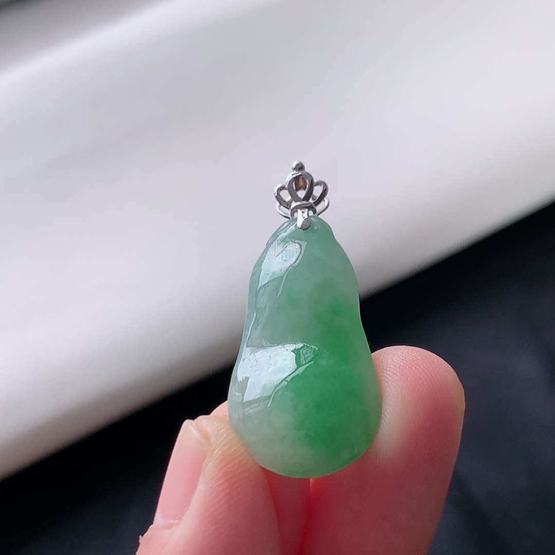 ️ 冰飘绿福瓜吊坠 翠色明媚，底子细腻水润，佩戴精致气质 货号35726，27.7-14.9-5.