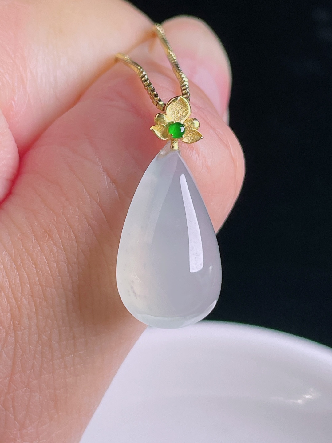 ️水滴，18k镶嵌，老种起光，细底通透，尺寸：24.6裸石20.4/12.4/7.4mm0917