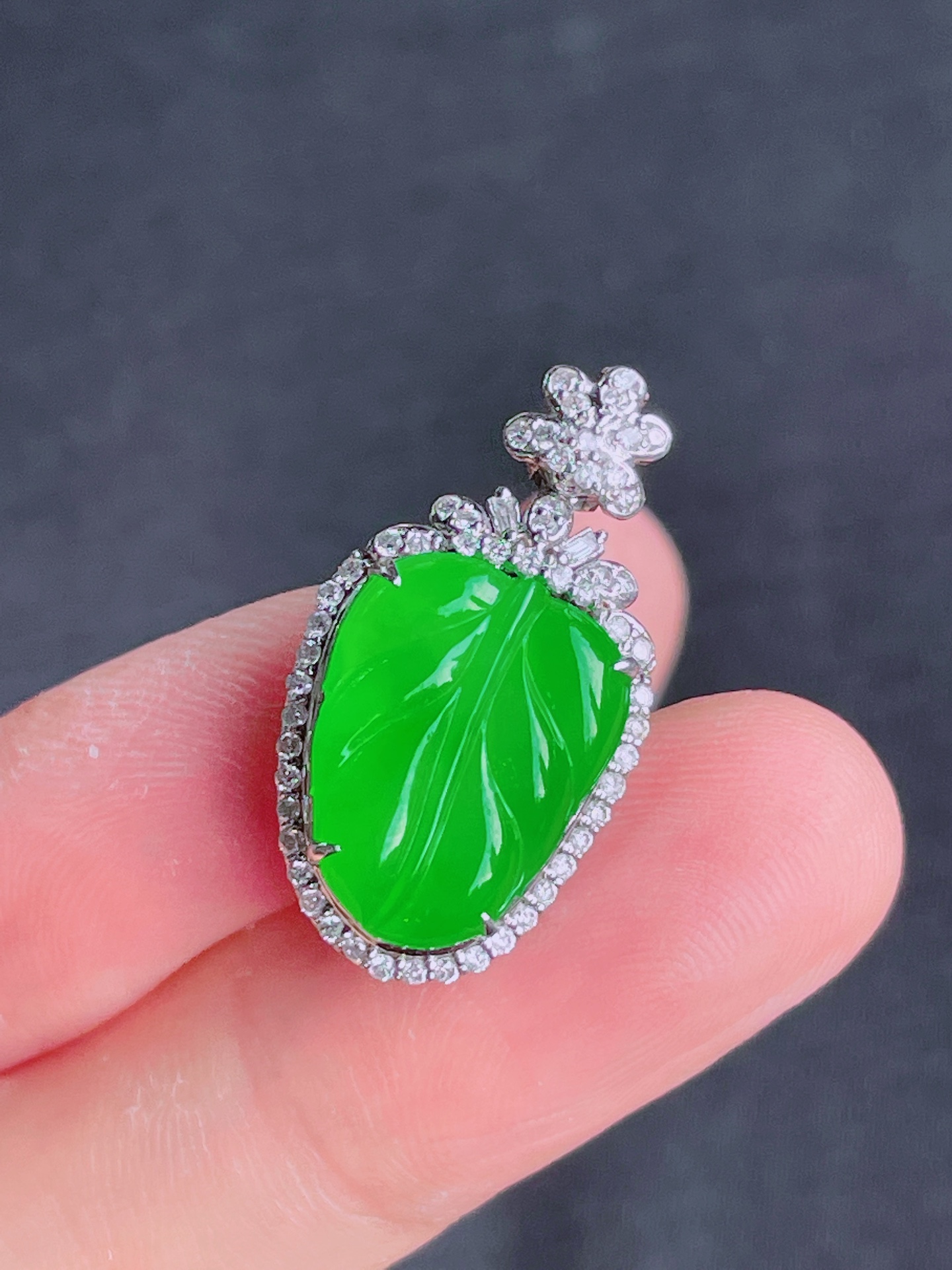️高冰绿树叶吊坠，晶莹剔透，新颖时尚，珠光宝气，15-12-3