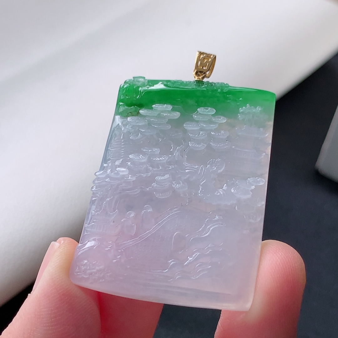 ️ 冰飘绿山水牌吊坠 翠色鲜艳 线条流畅 佩戴简单大方 货号24705，41.5-31.0-5.7