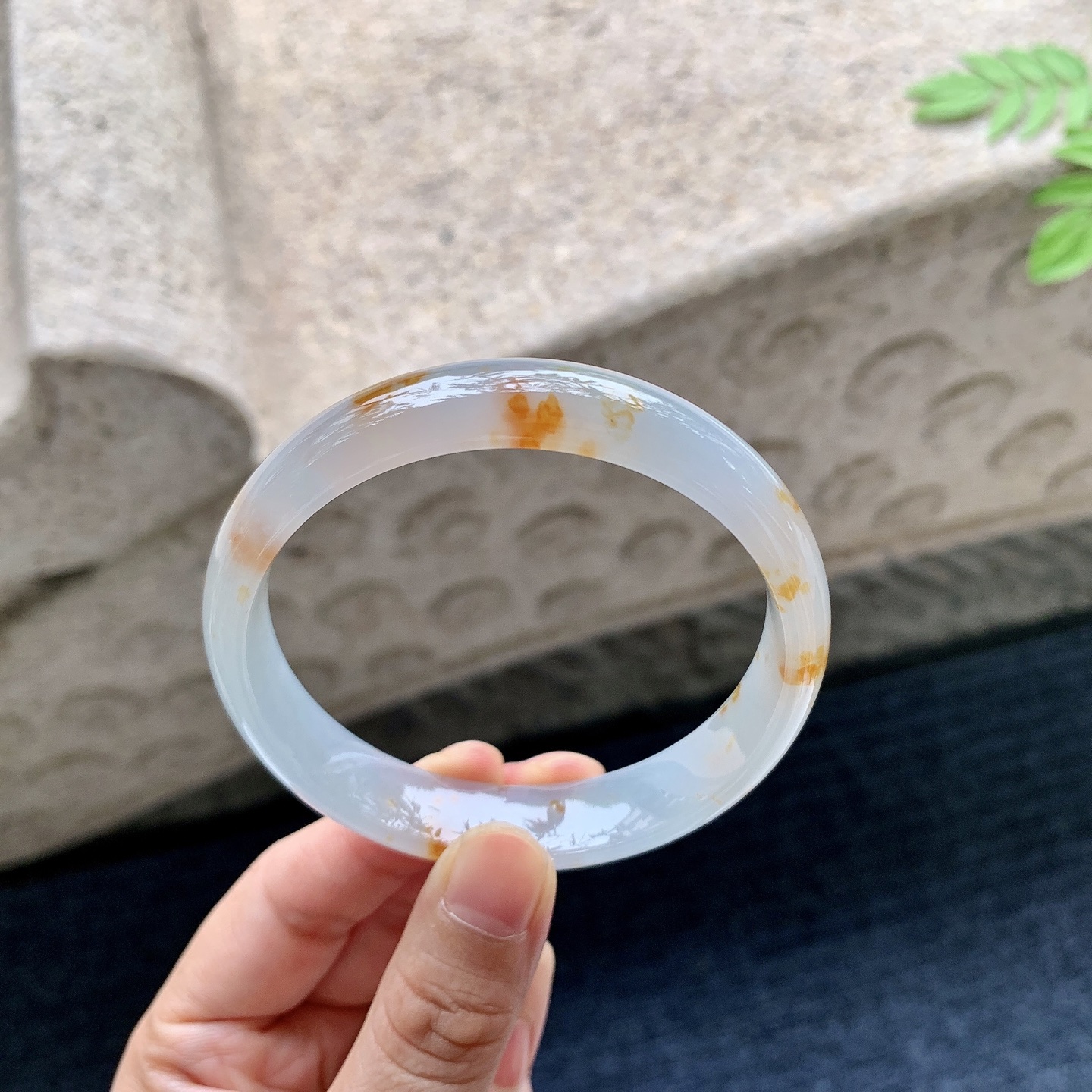 正圈56 57 圈口57.8/12.7/6.2 编码HJ090801 糯冰飘黄翡，水润，种老，细腻，无裂