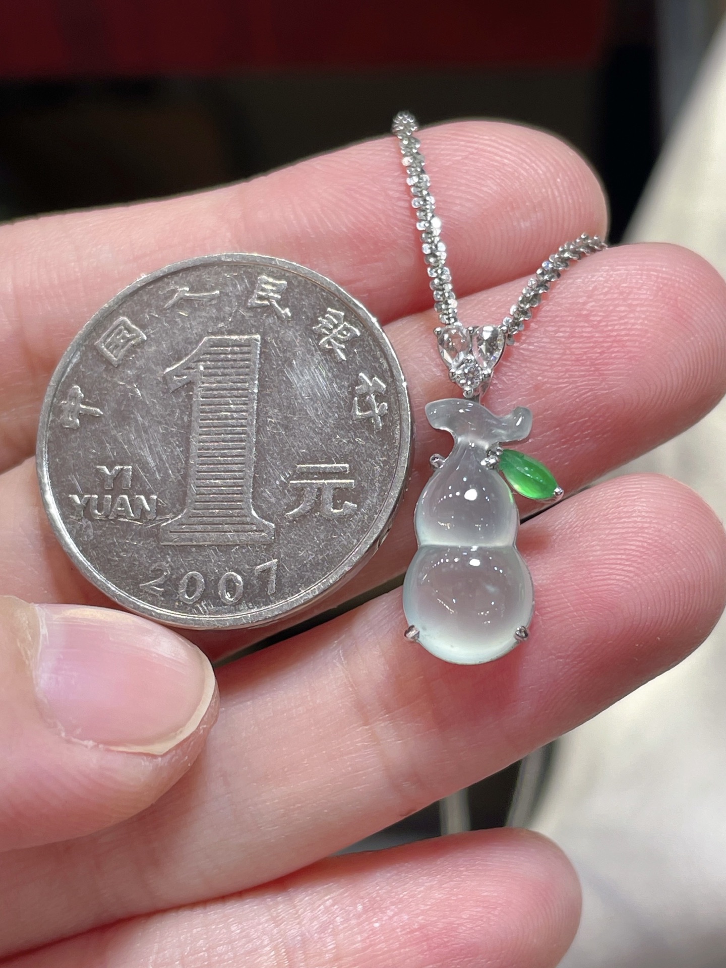 ️翡翠冰种葫芦吊坠，起荧光，种水好好，裸石很饱满，专挑好品相，18k镶嵌，15.8-7.8-4